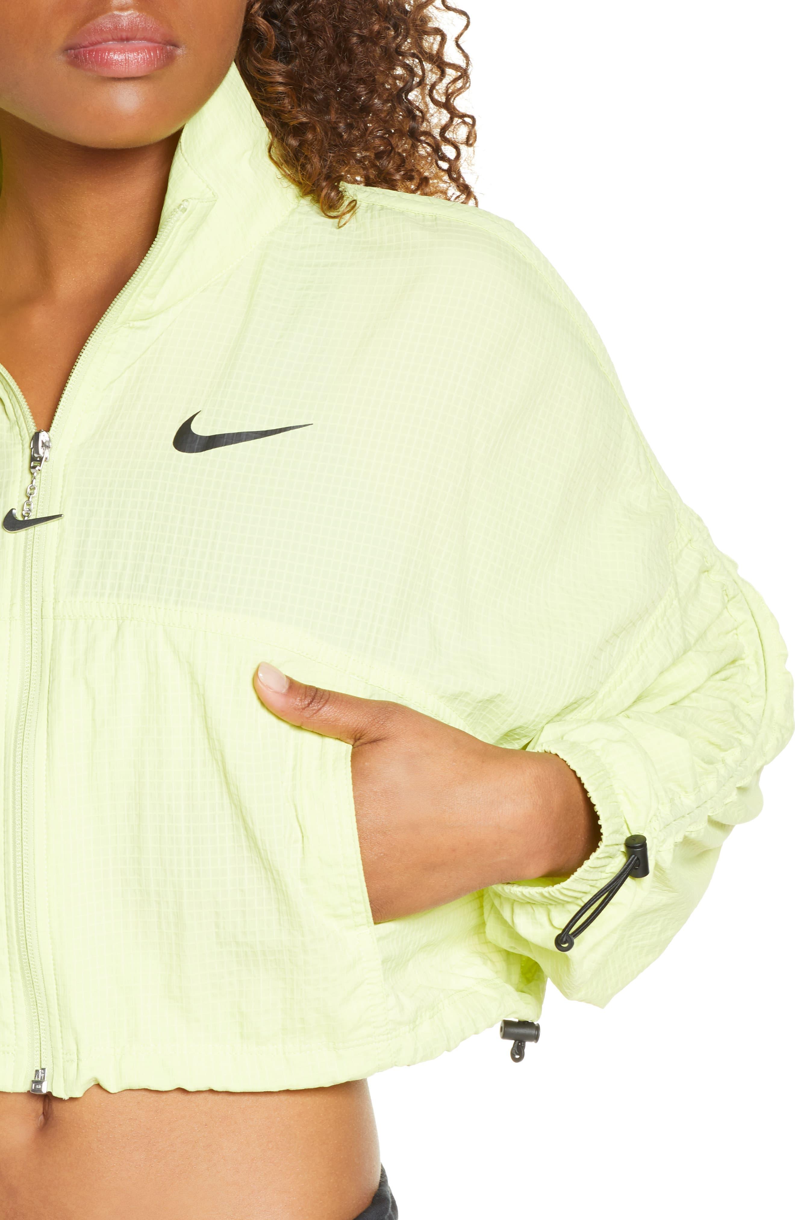 Nike Sportswear Swoosh Crop Jacket in Black | Lyst