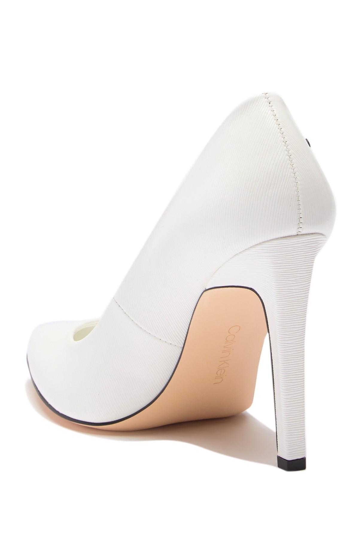 calvin klein brady pump