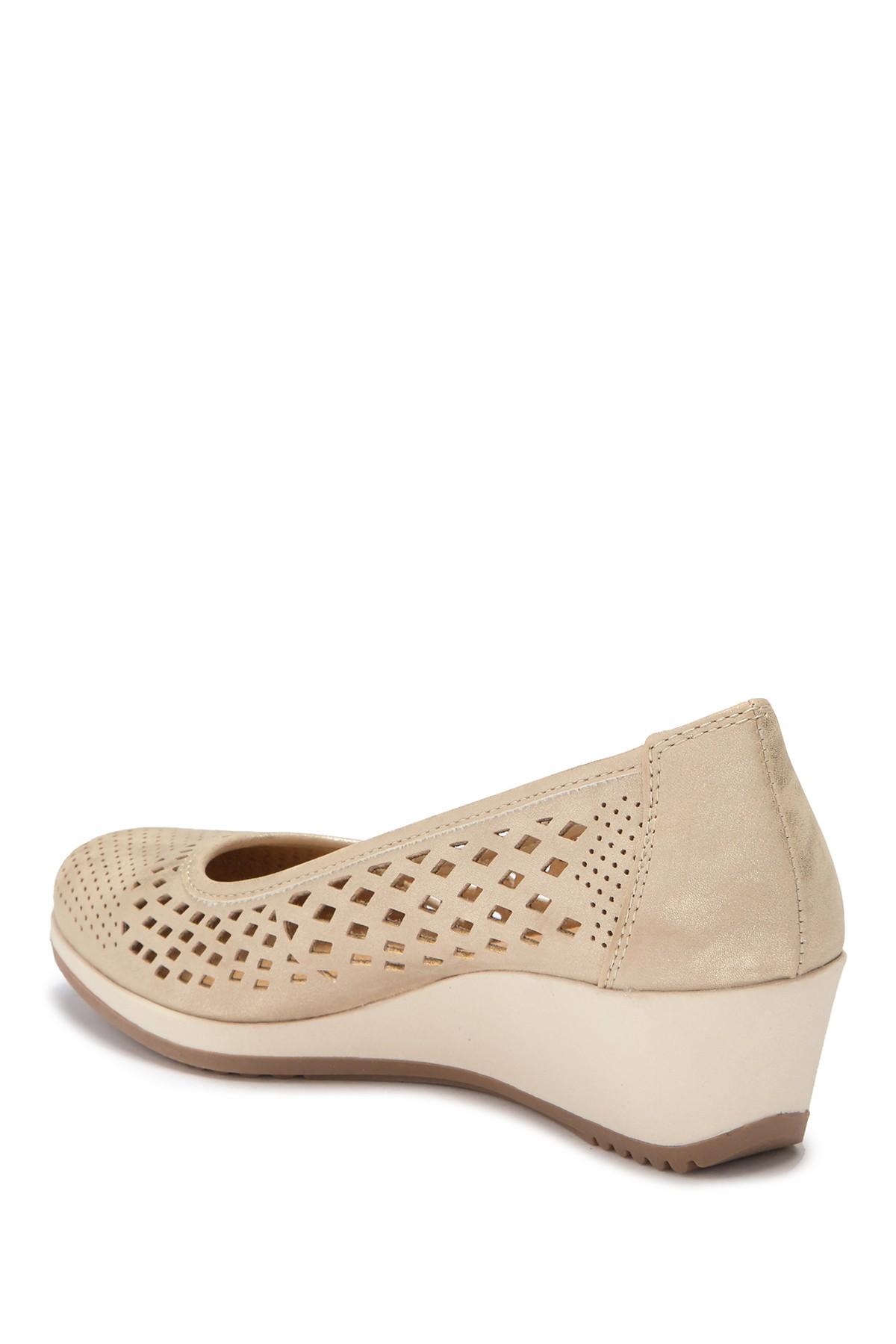 naturalizer brina laser cut wedge pump