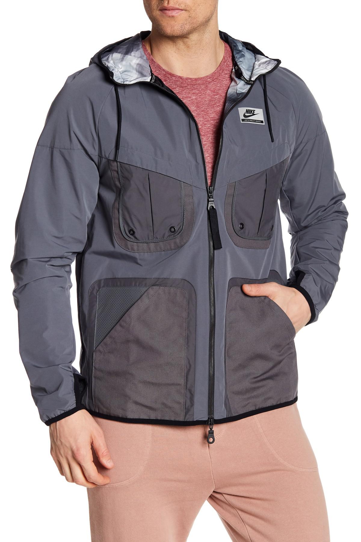 nike international windrunner