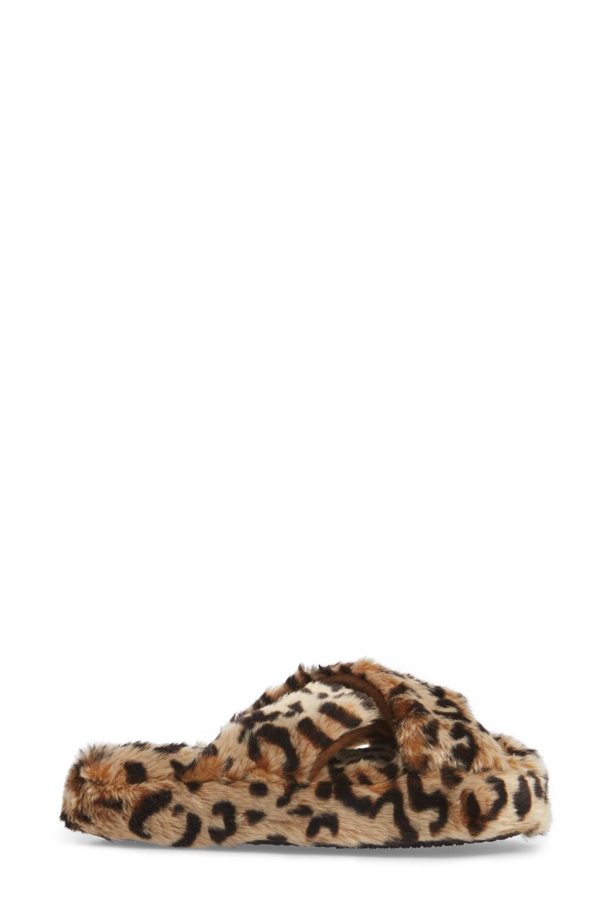 Steve Madden Women/'s Comfy Faux Fur Slipper