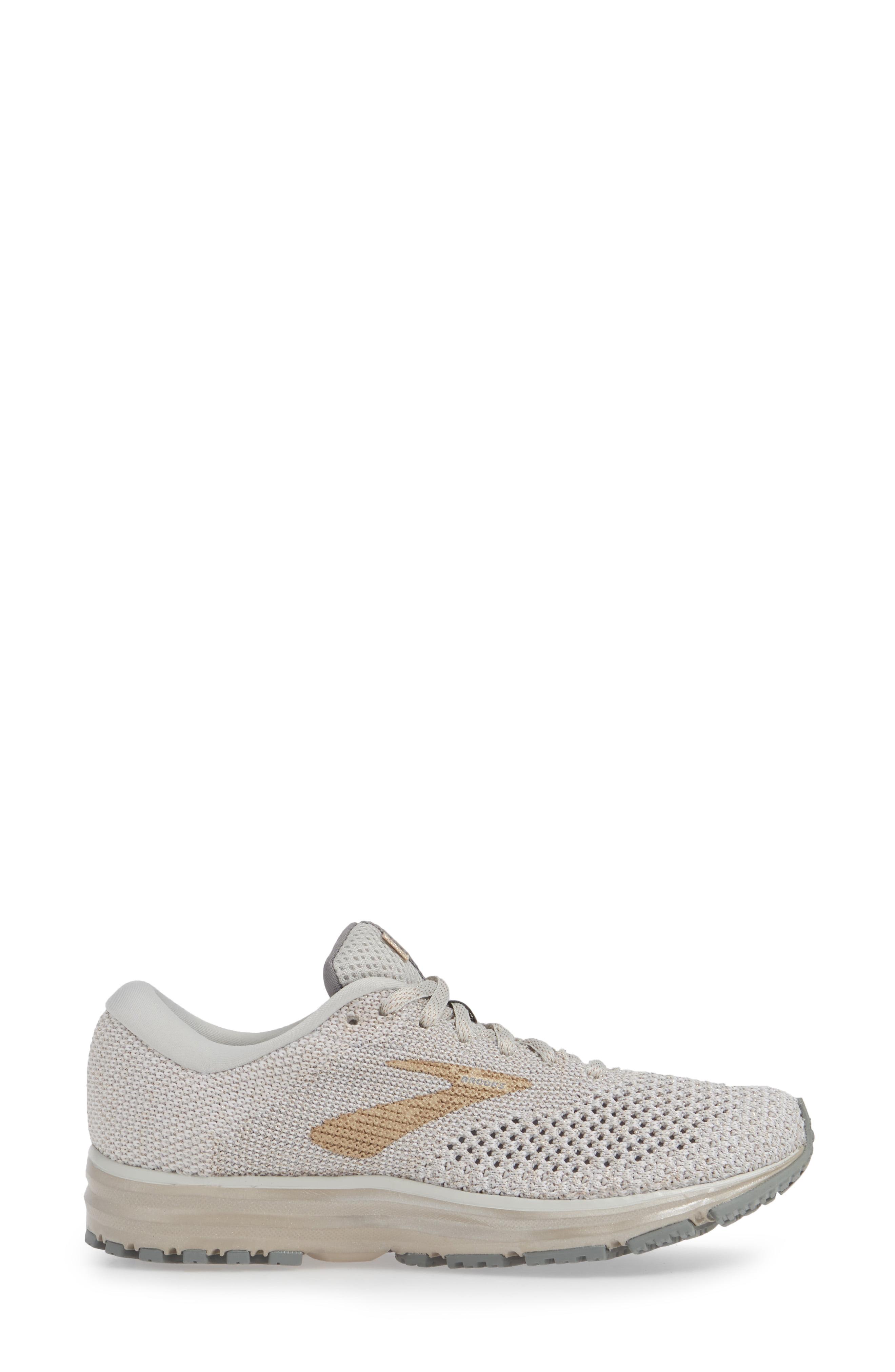 brooks revel 2 champagne