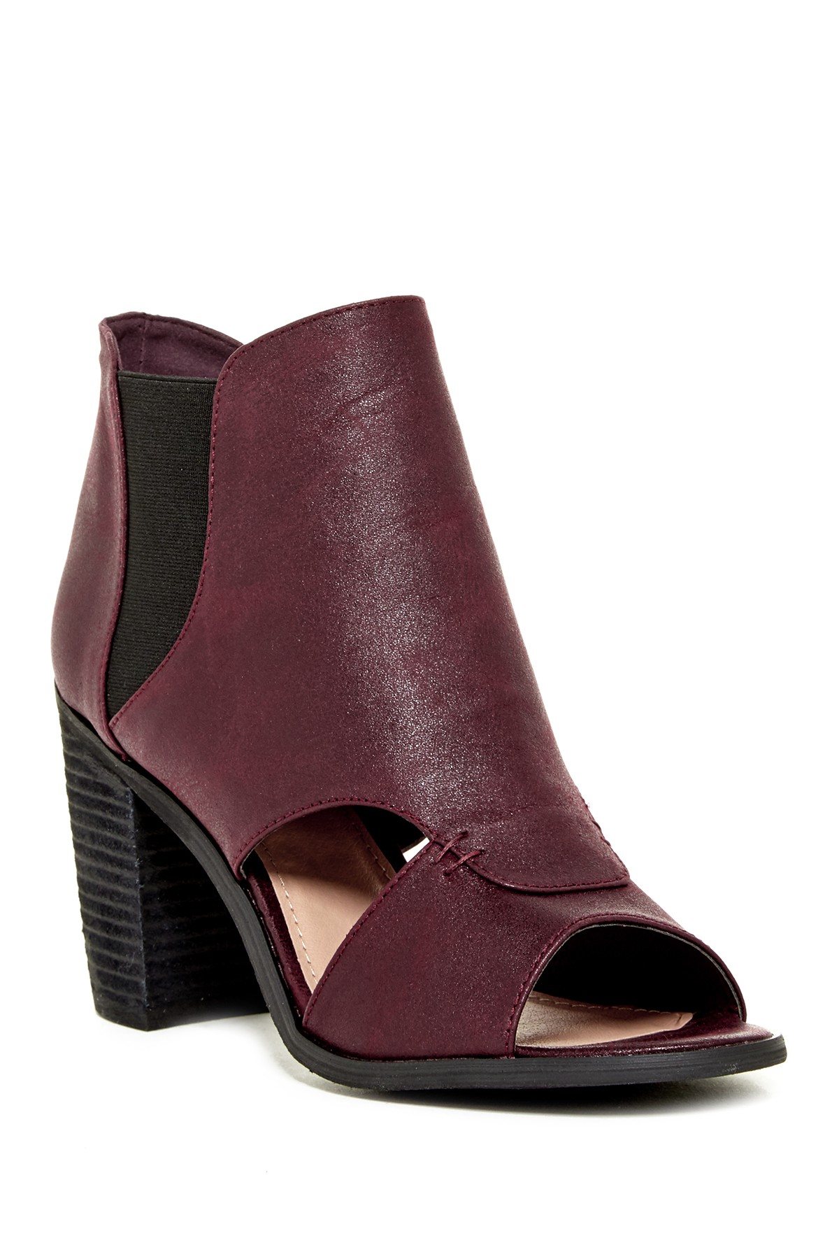 Account Options Founded in , Feet First Shoe Store is New Orleans' largest independent retailer of women's shoes, accessories and clothing.