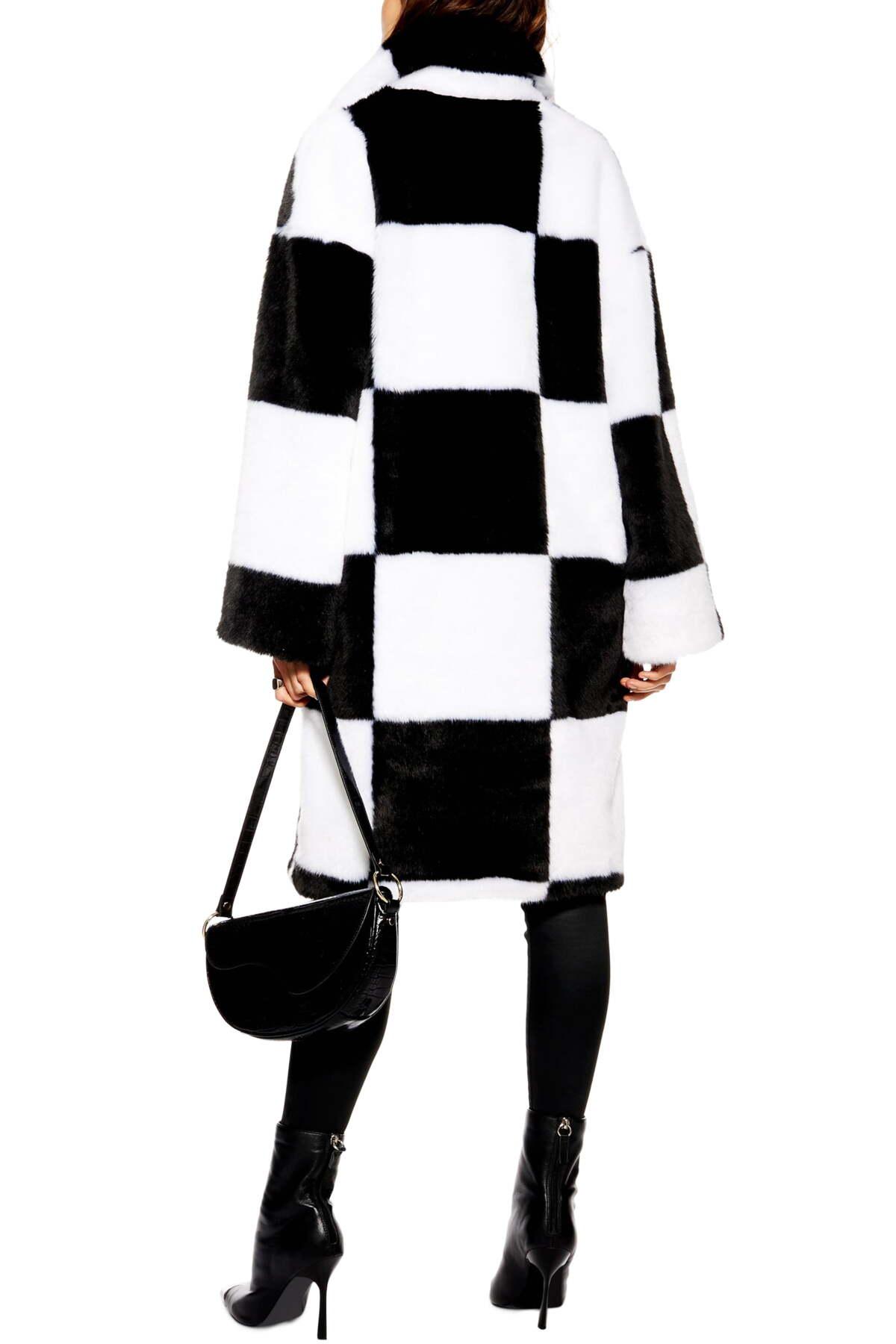 Gaan wandelen palm Martelaar TOPSHOP Checkerboard Faux Fur Coat in Black | Lyst