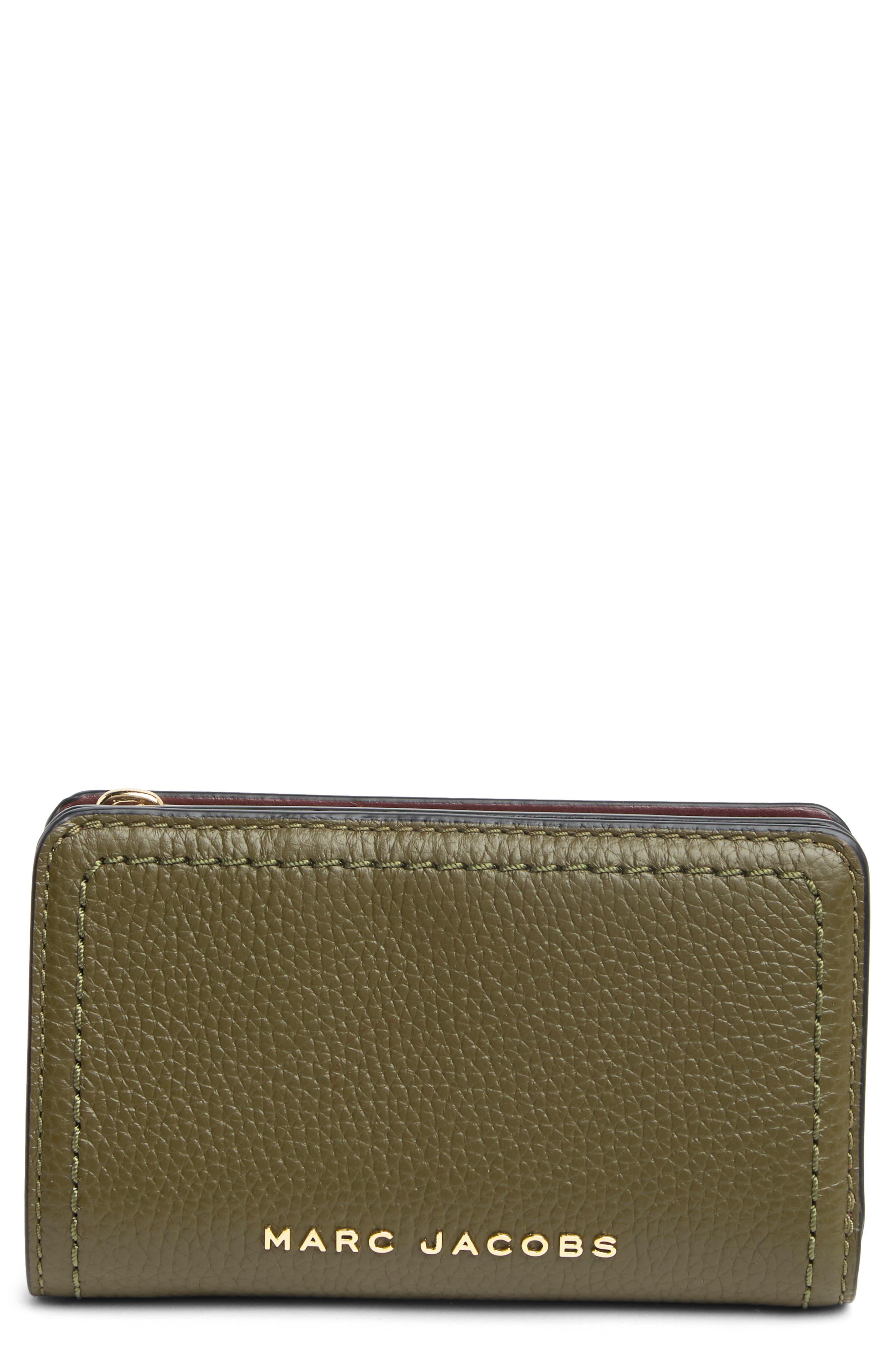 Marc Jacobs Topstitched Compact Zip Wallet in Green | Lyst