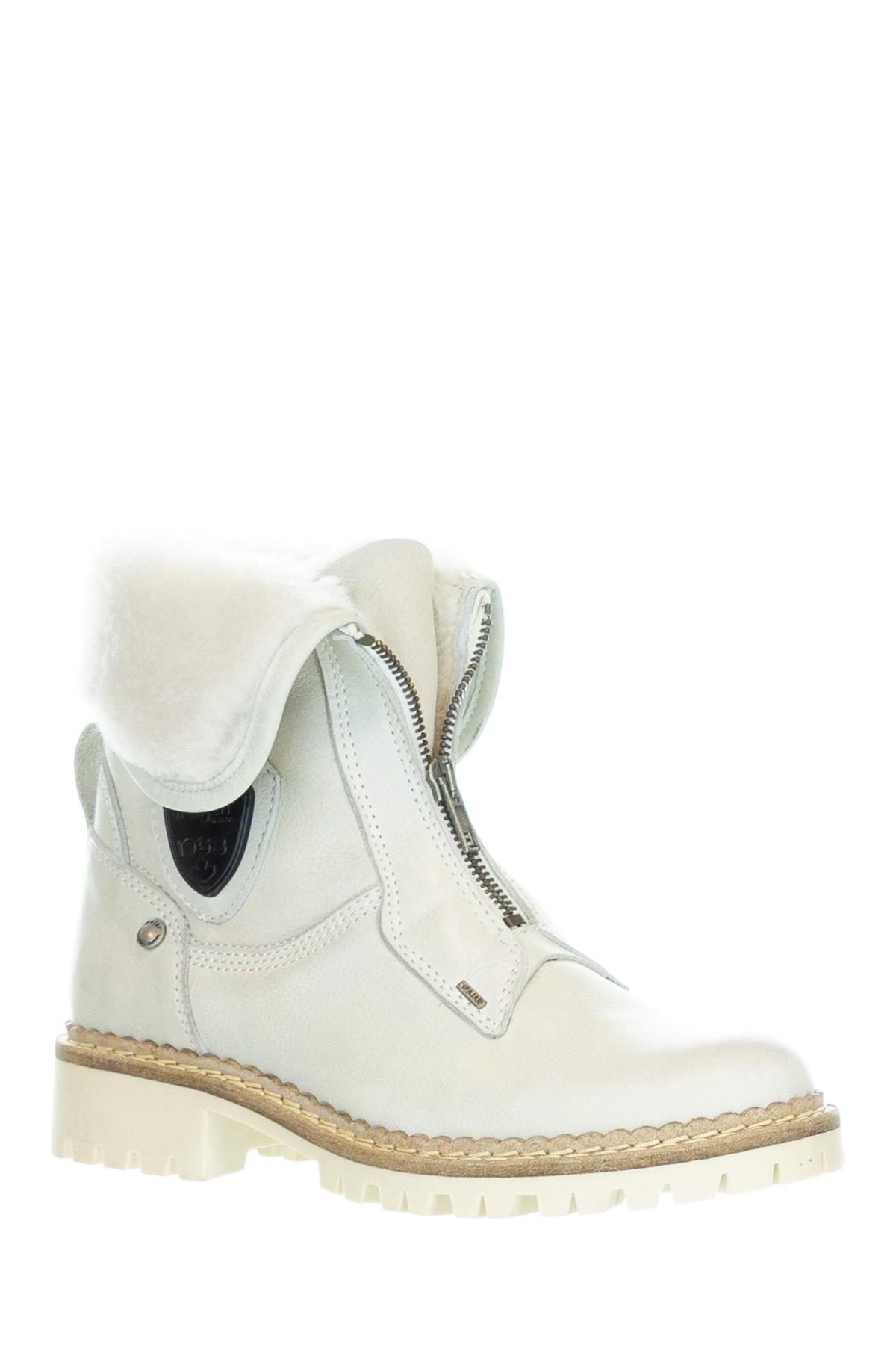 white pajar boots