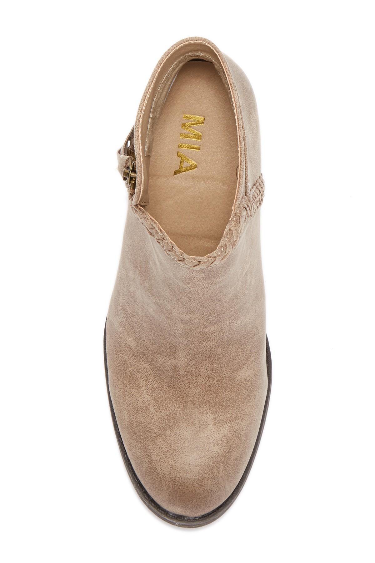 mia kori braided boot