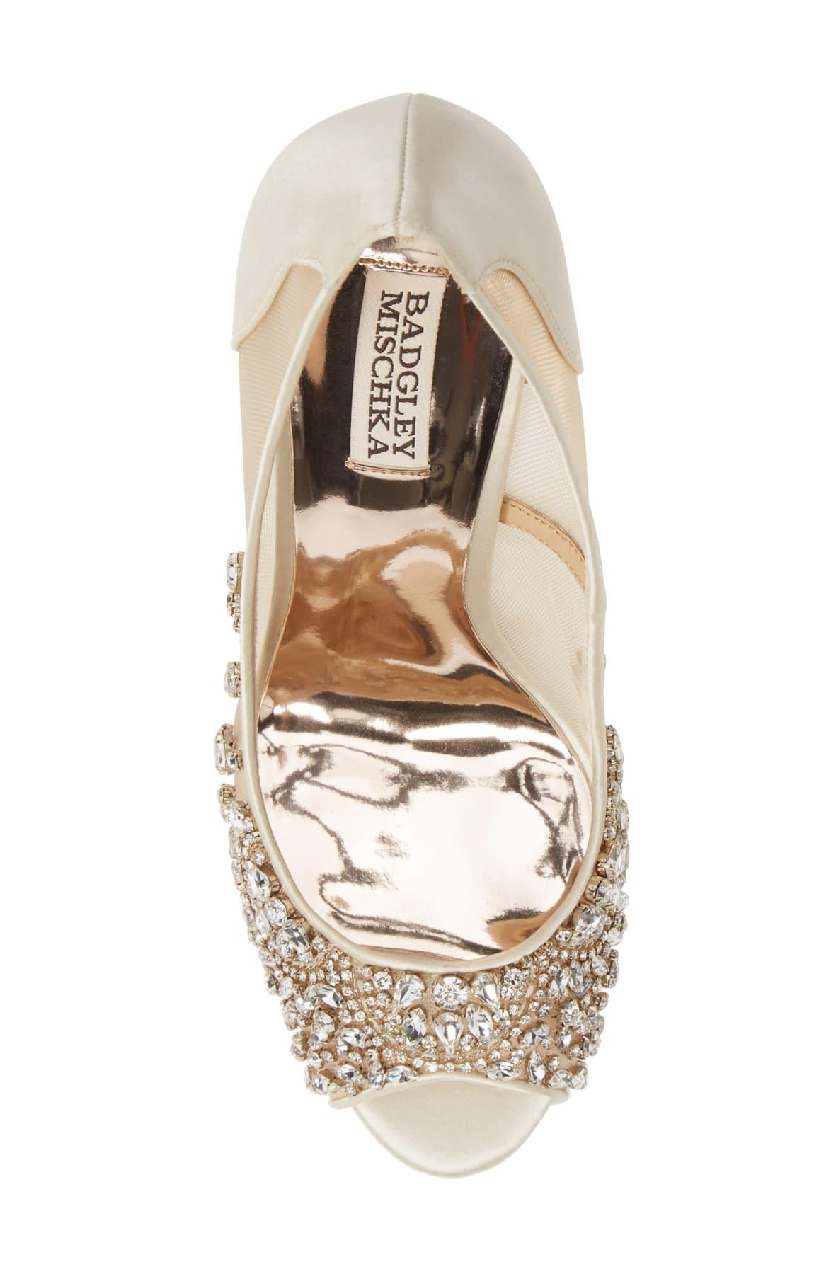 badgley mischka pepper peep toe pump