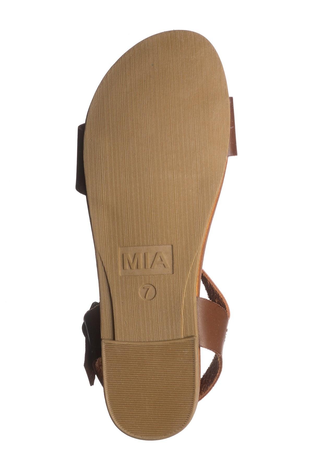 mia piper buckle strap sandal