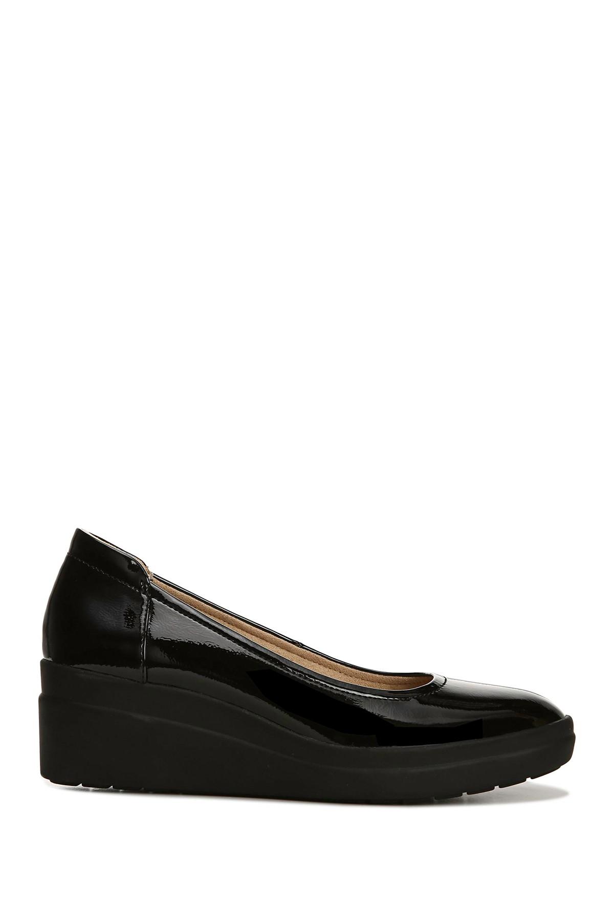 naturalizer wide womens shoes