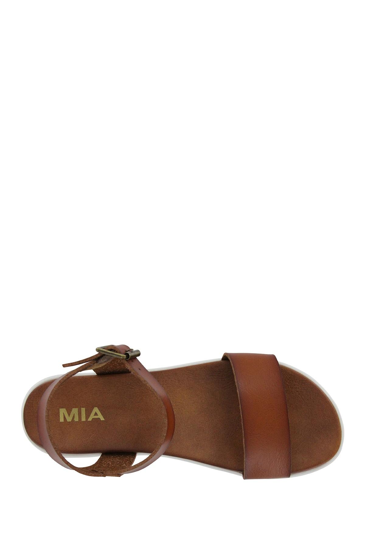 mia yamille sandal
