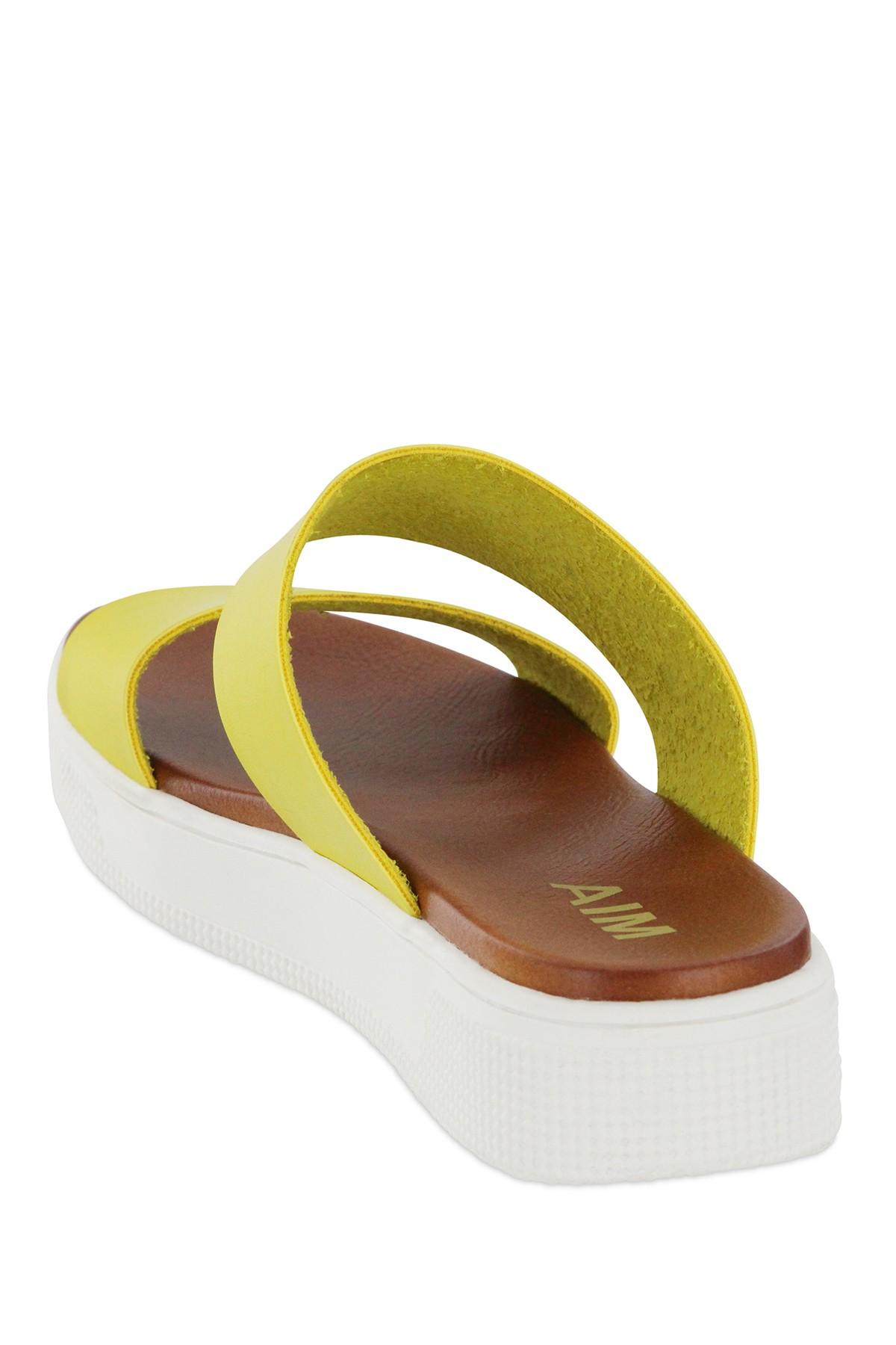 mia women's saige flat sandal
