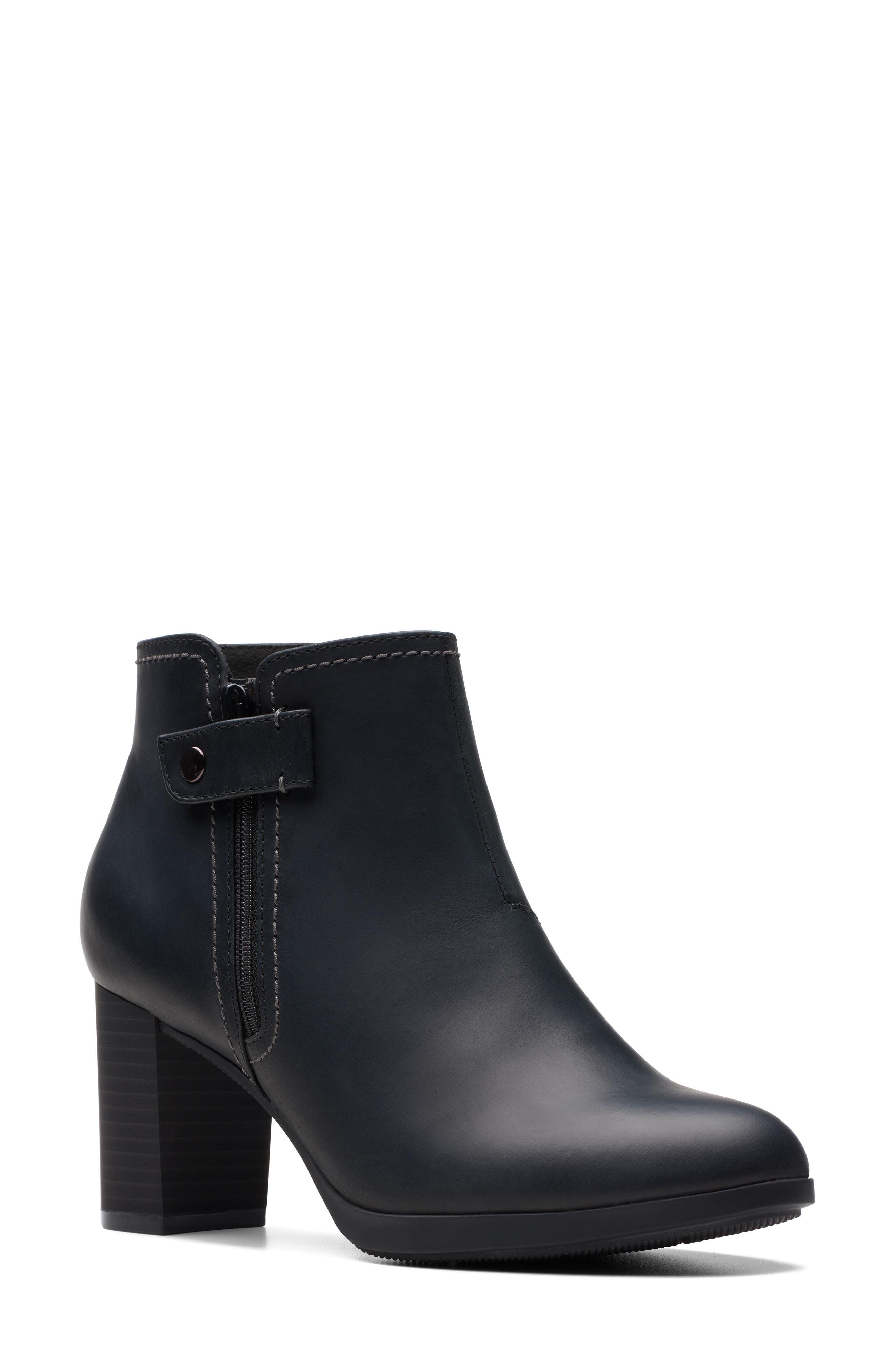 Clarks Bayla Leather Bootie in Black | Lyst