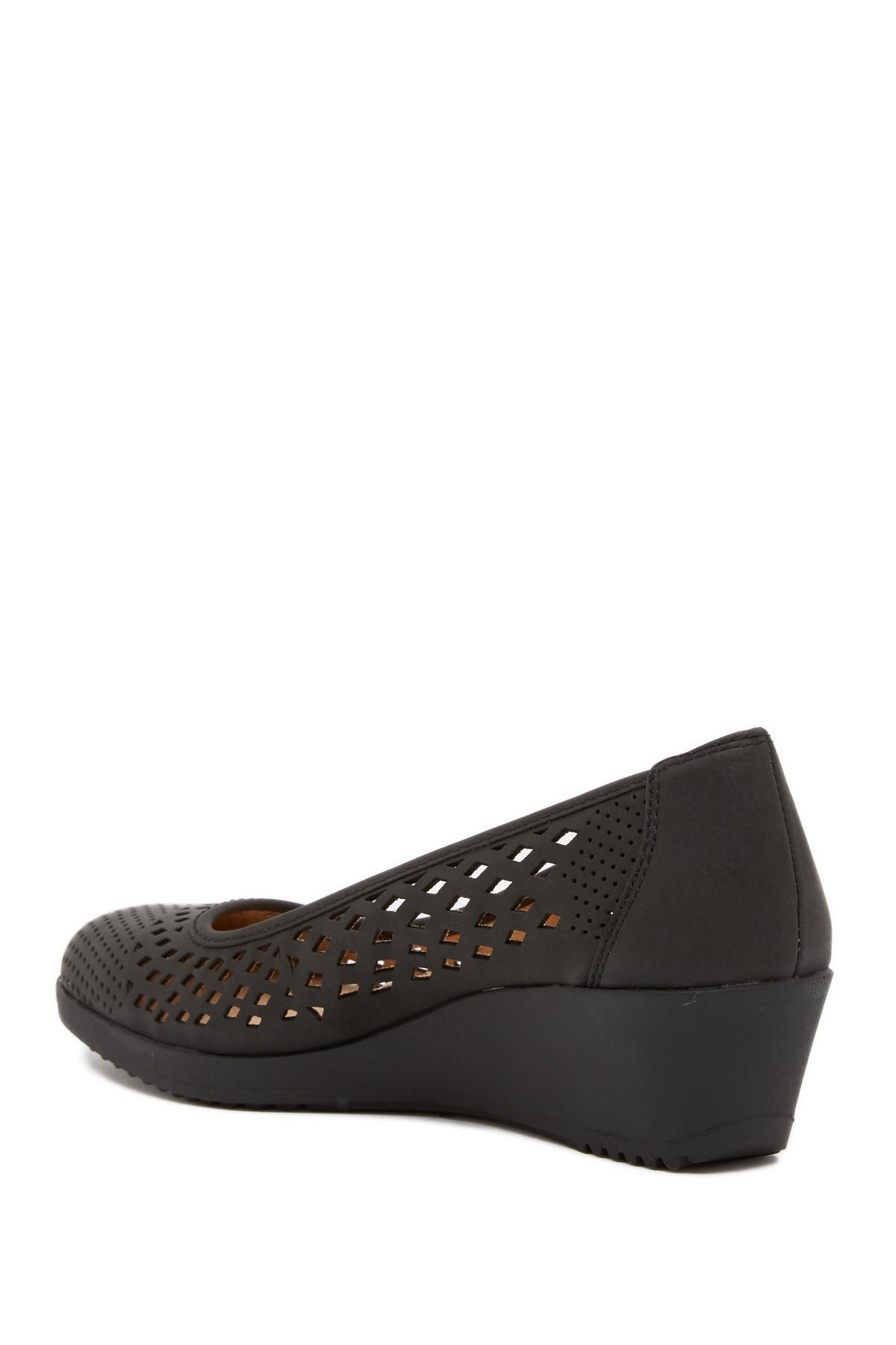 naturalizer brina laser cut wedge pump