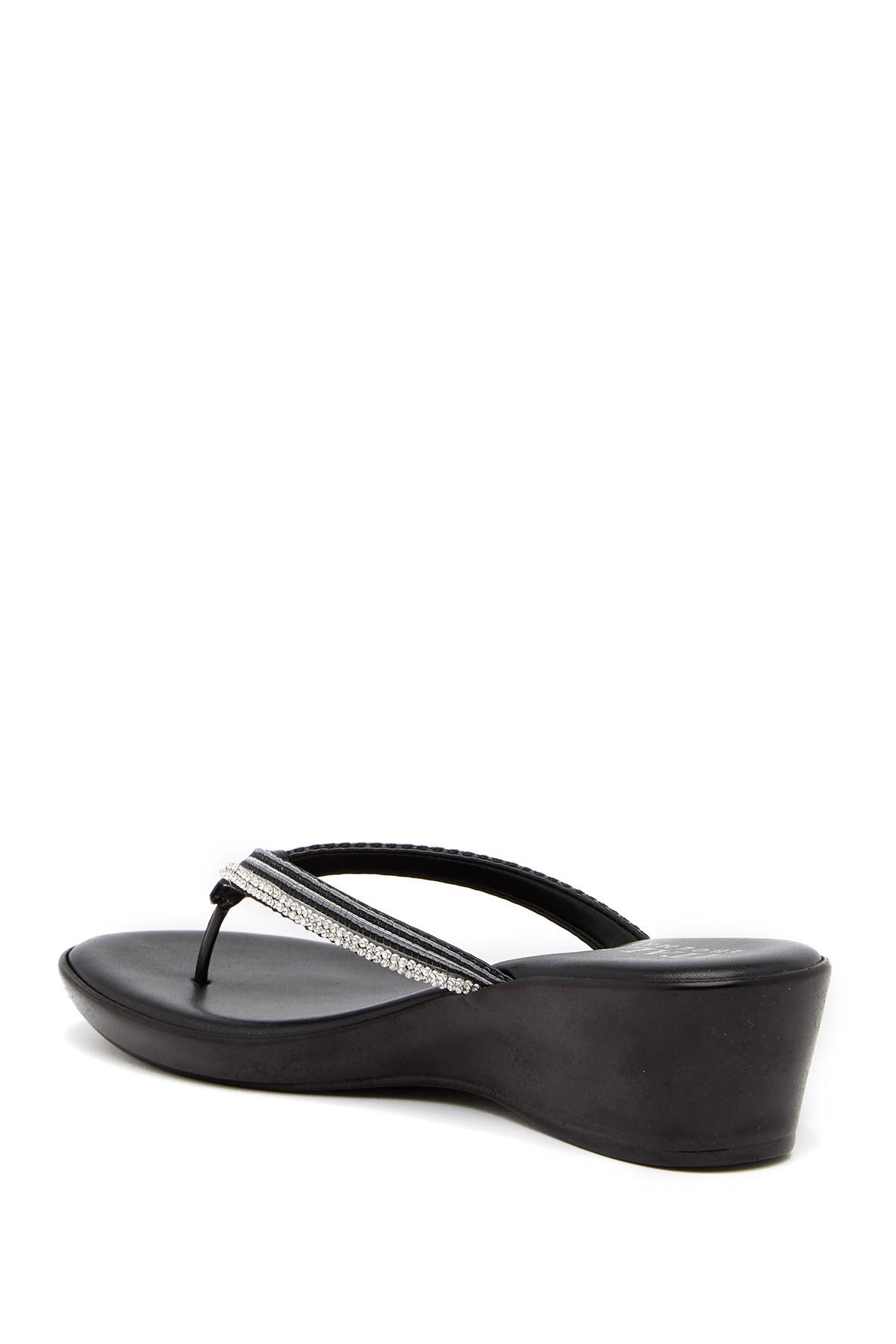 Italian Shoemakers Keely Wedge Thong Sandal in Black Lyst