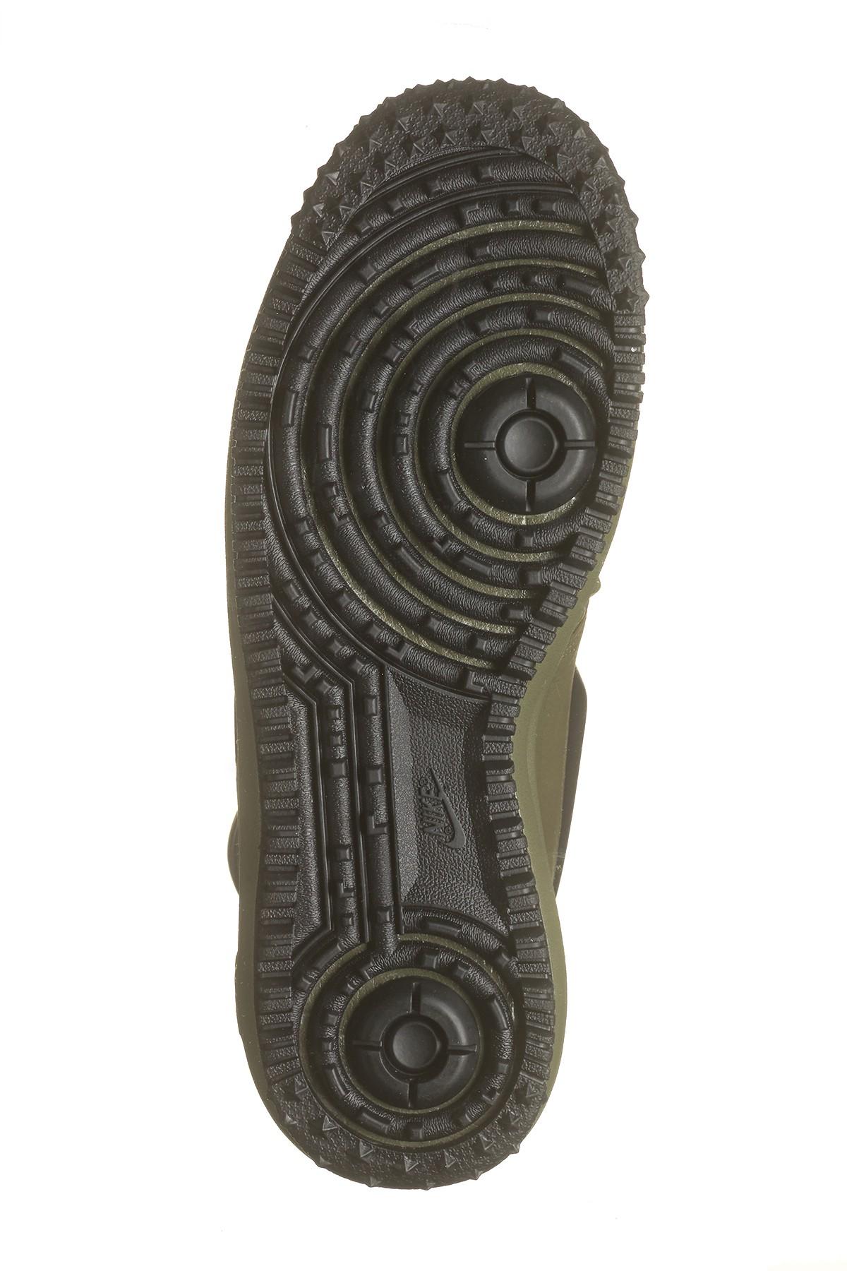 nike duck boots brown