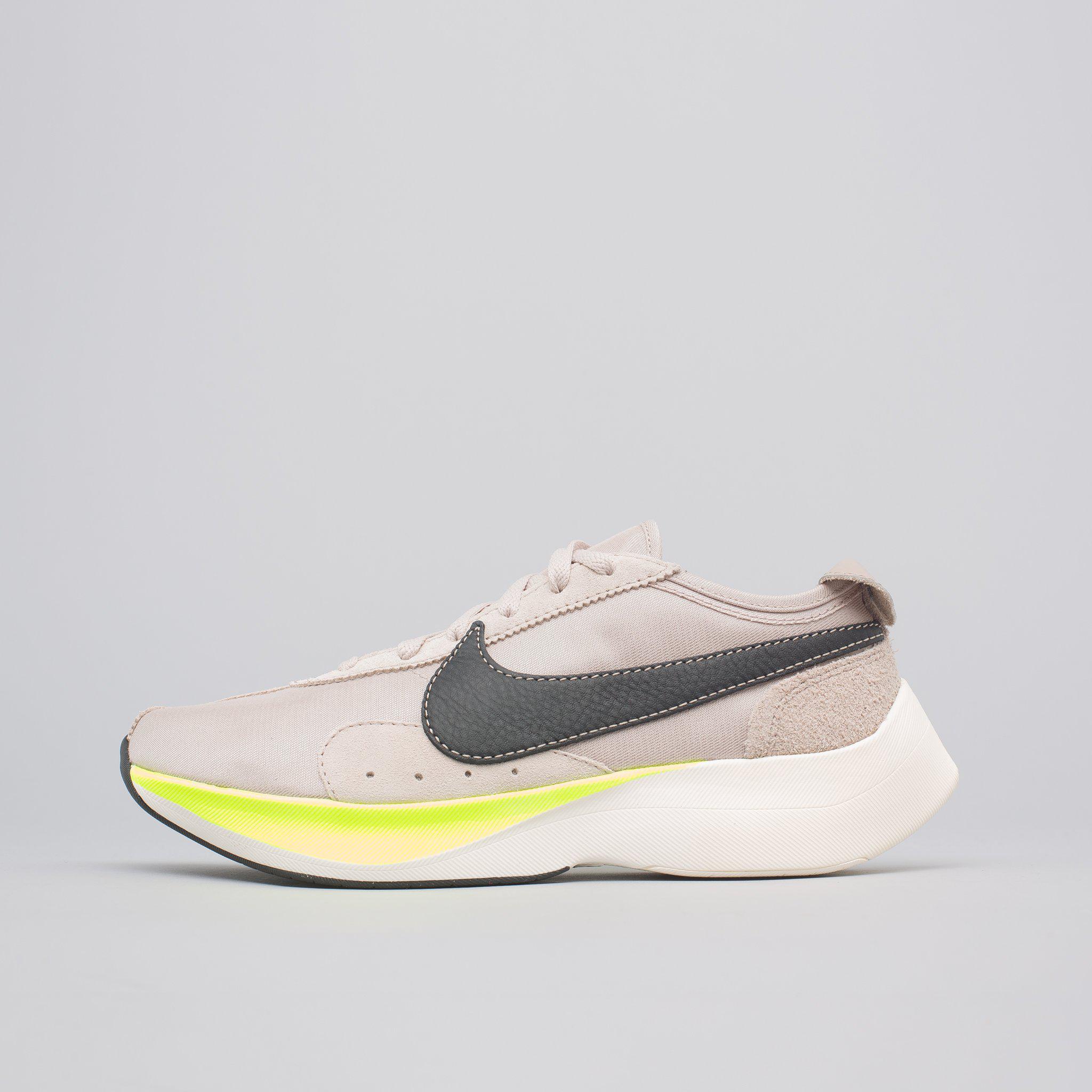 nike moon racer string