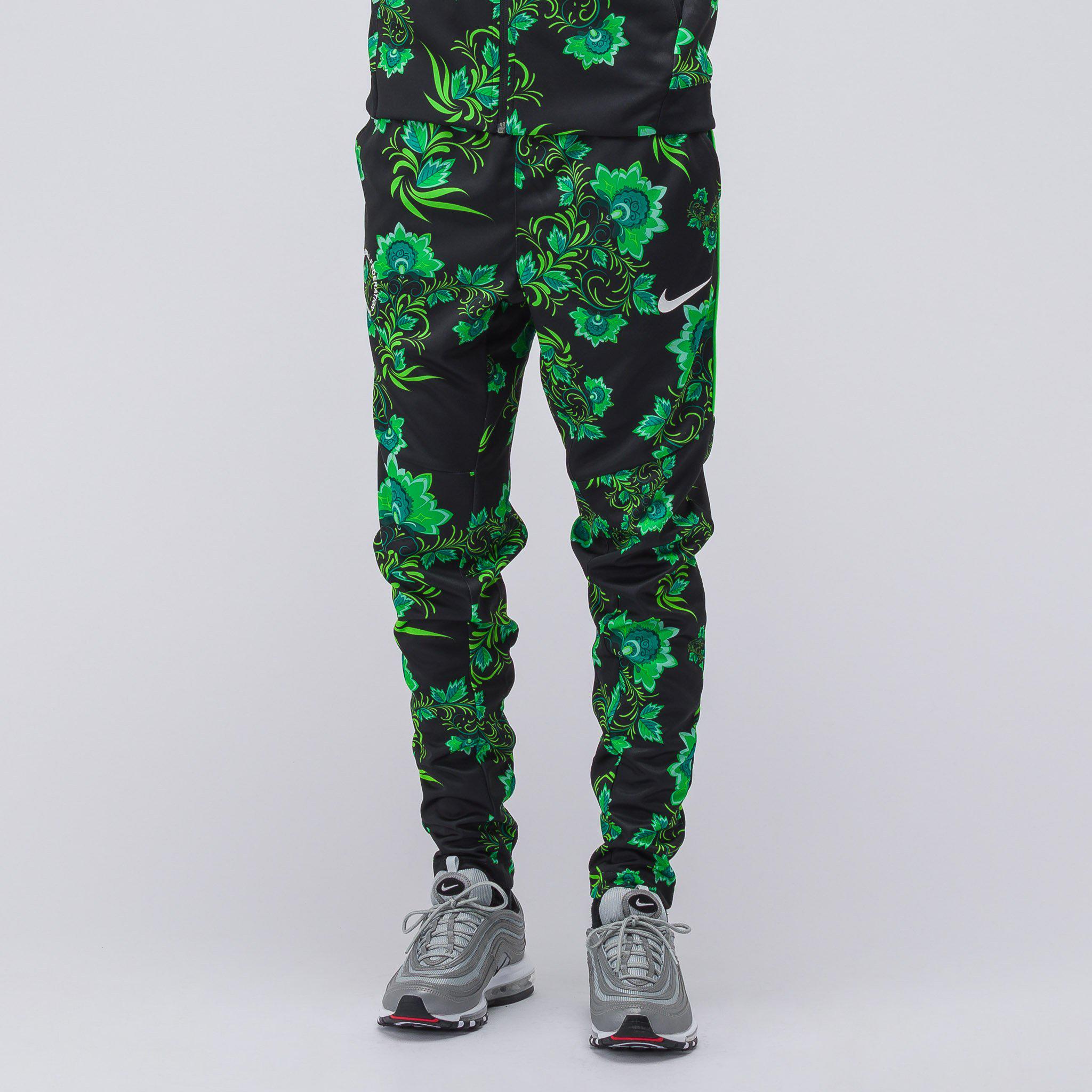 Nike Joggers In Black/green for Men | Lyst