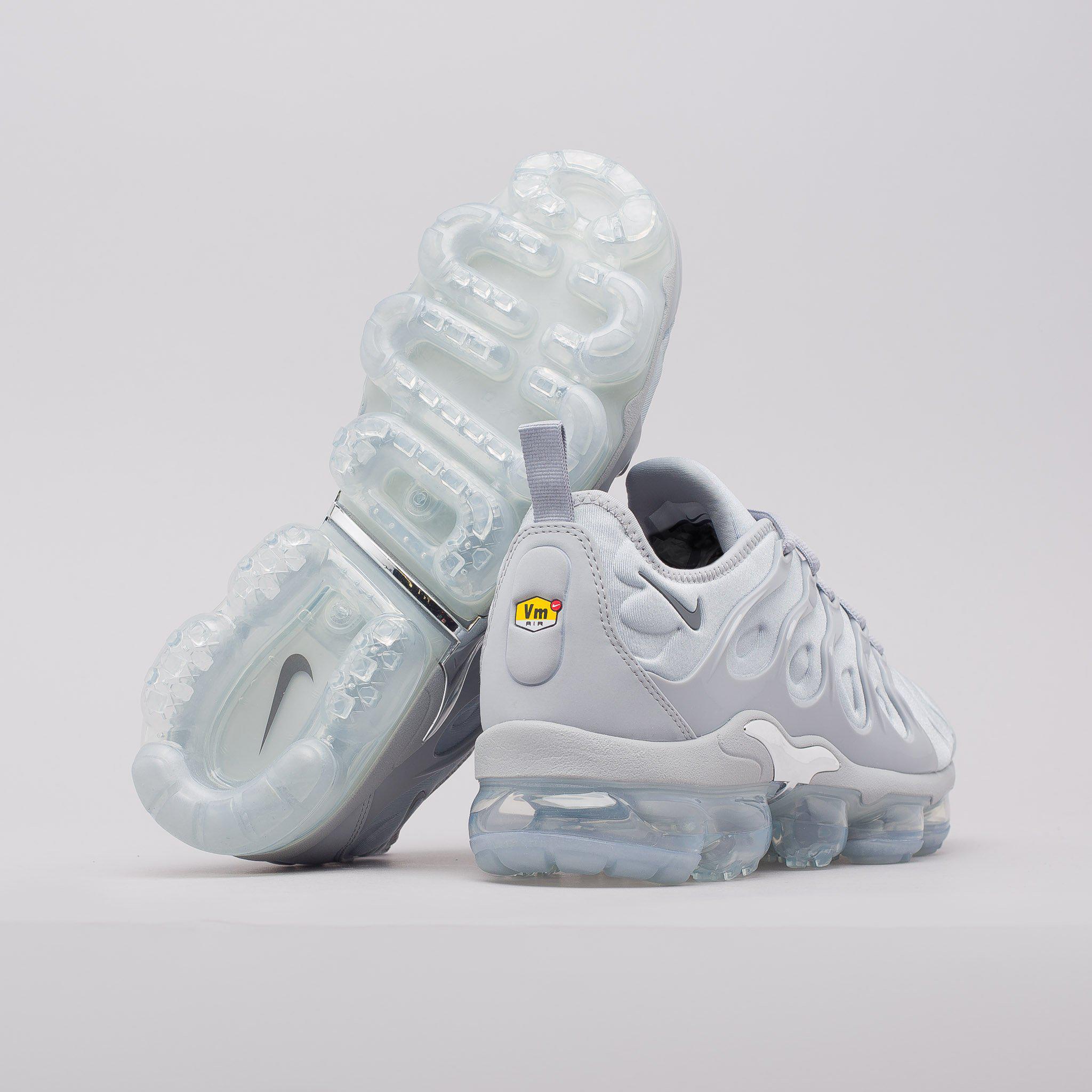 vapormax plus wolf grey