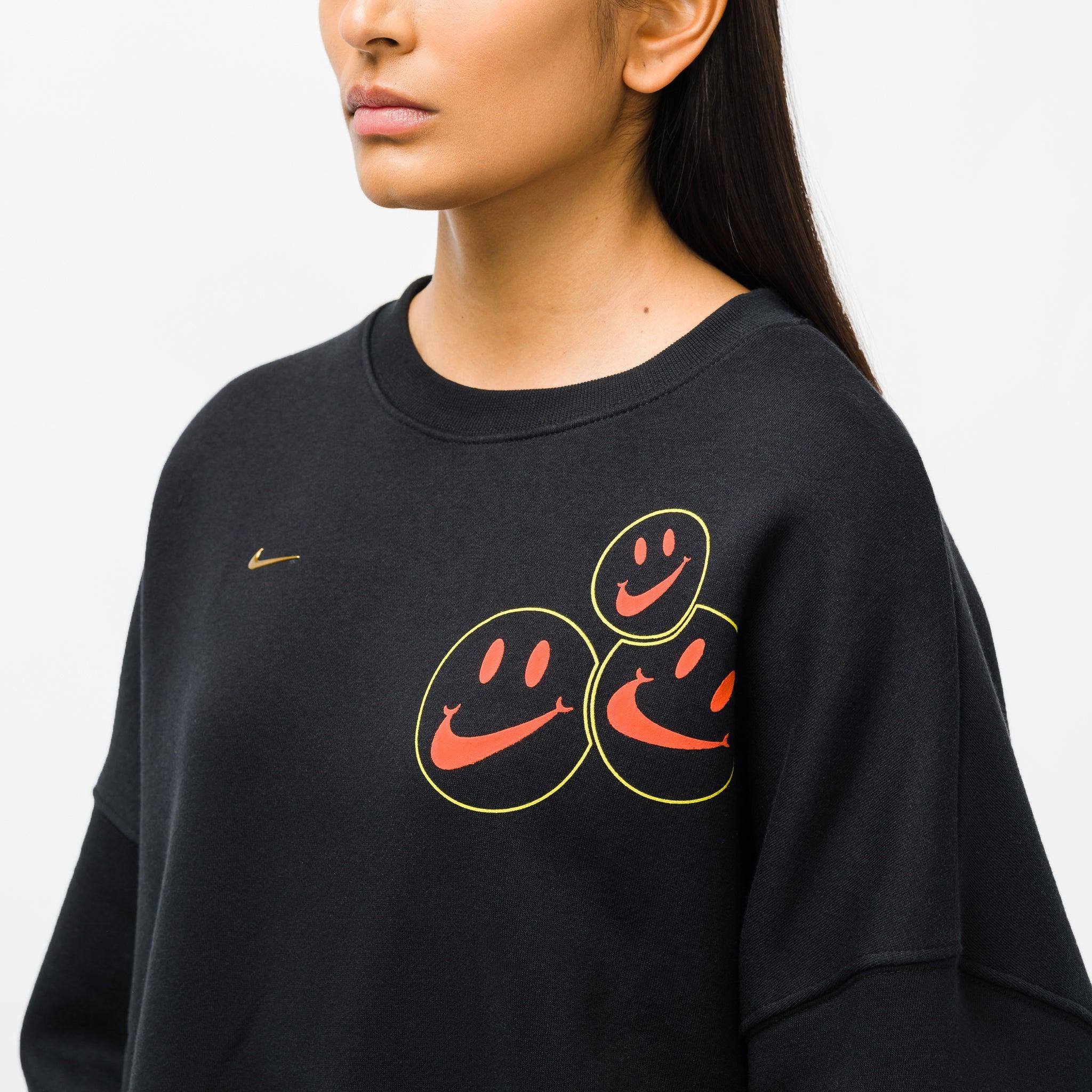 Rítmico Pedir prestado Amplificar Nike Smiley Face Swoosh Sweatshirt in Black | Lyst