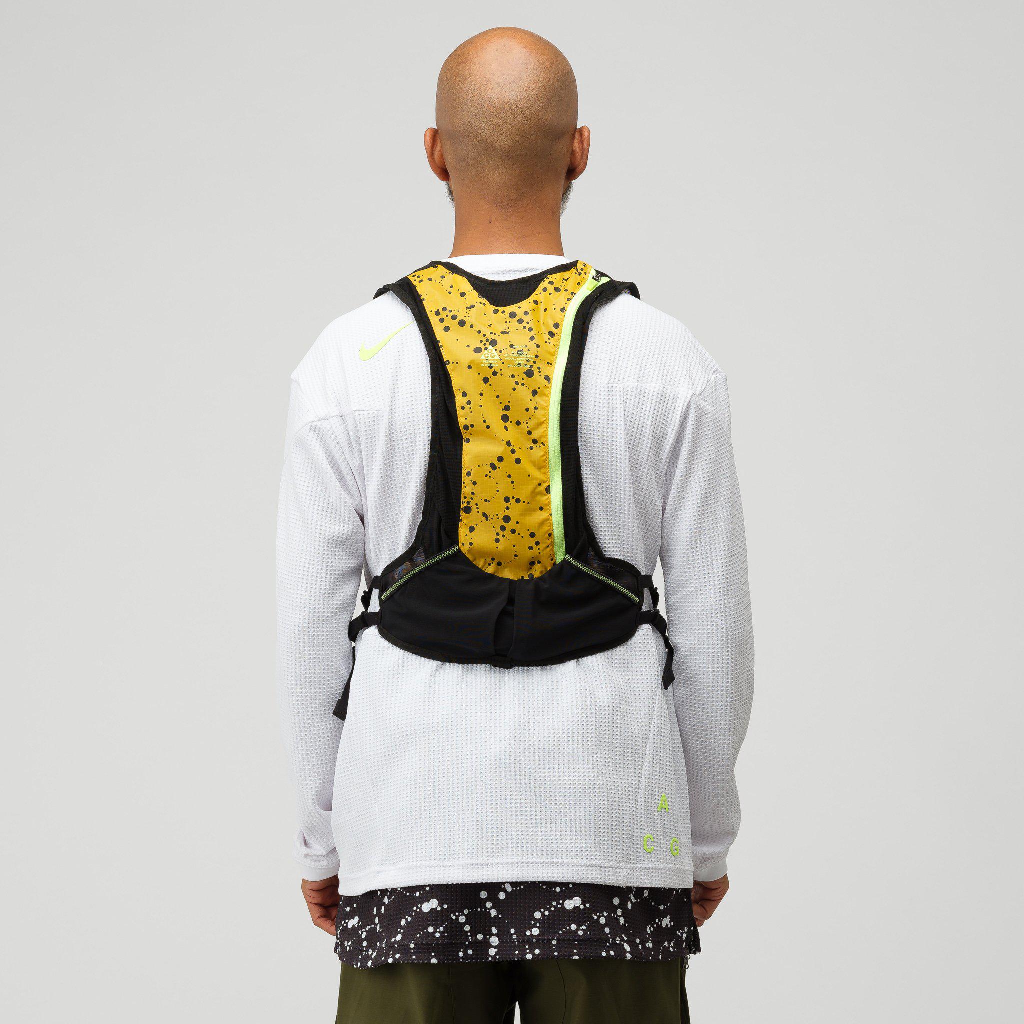 Nike Acg Hydration Race Vest In Yellow Ochre/black for Men | Lyst