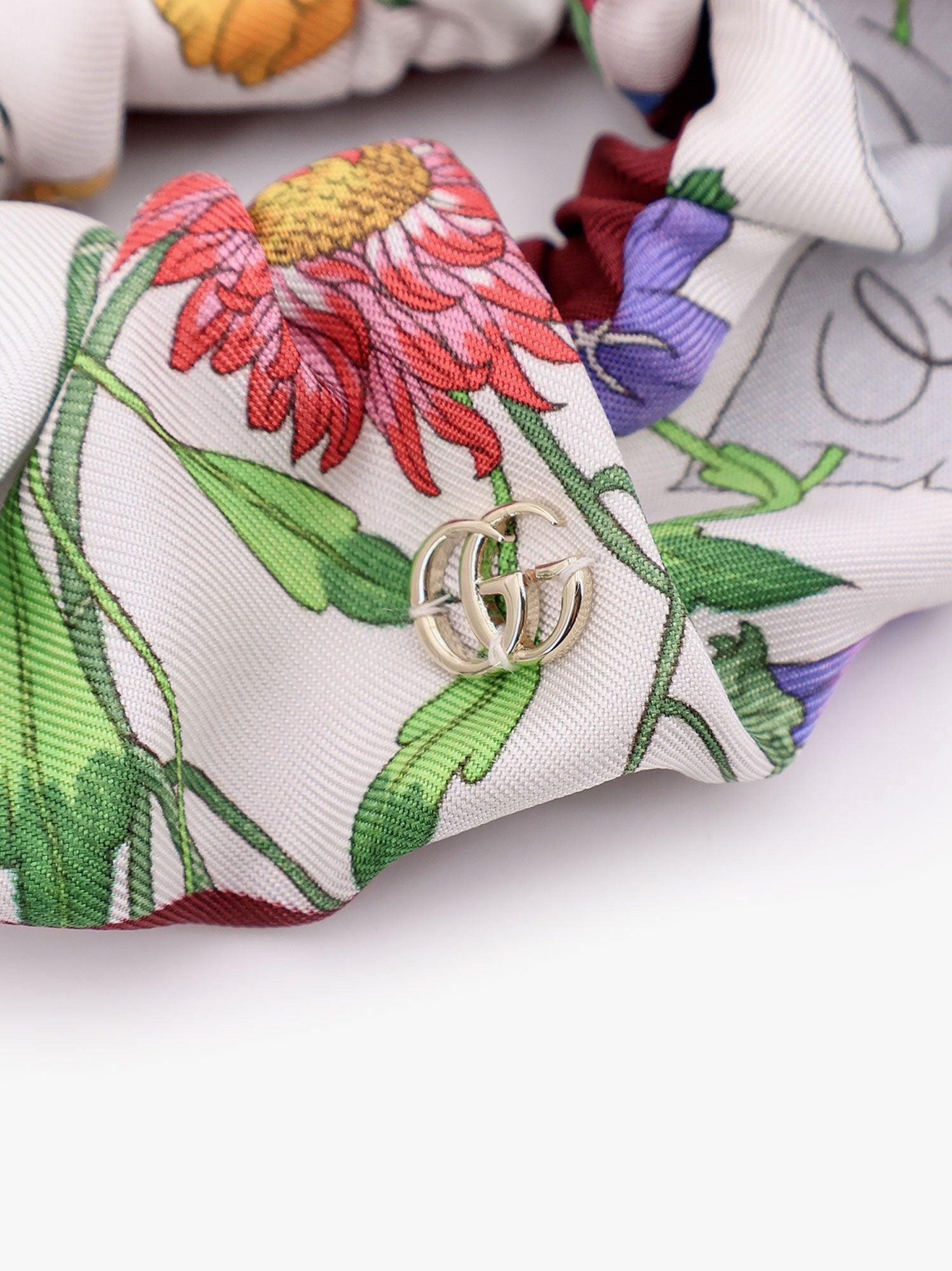 GUCCI Silk scrunchie with iconic floral print グッチ Printed silk twill scrunchie in black and multicolour