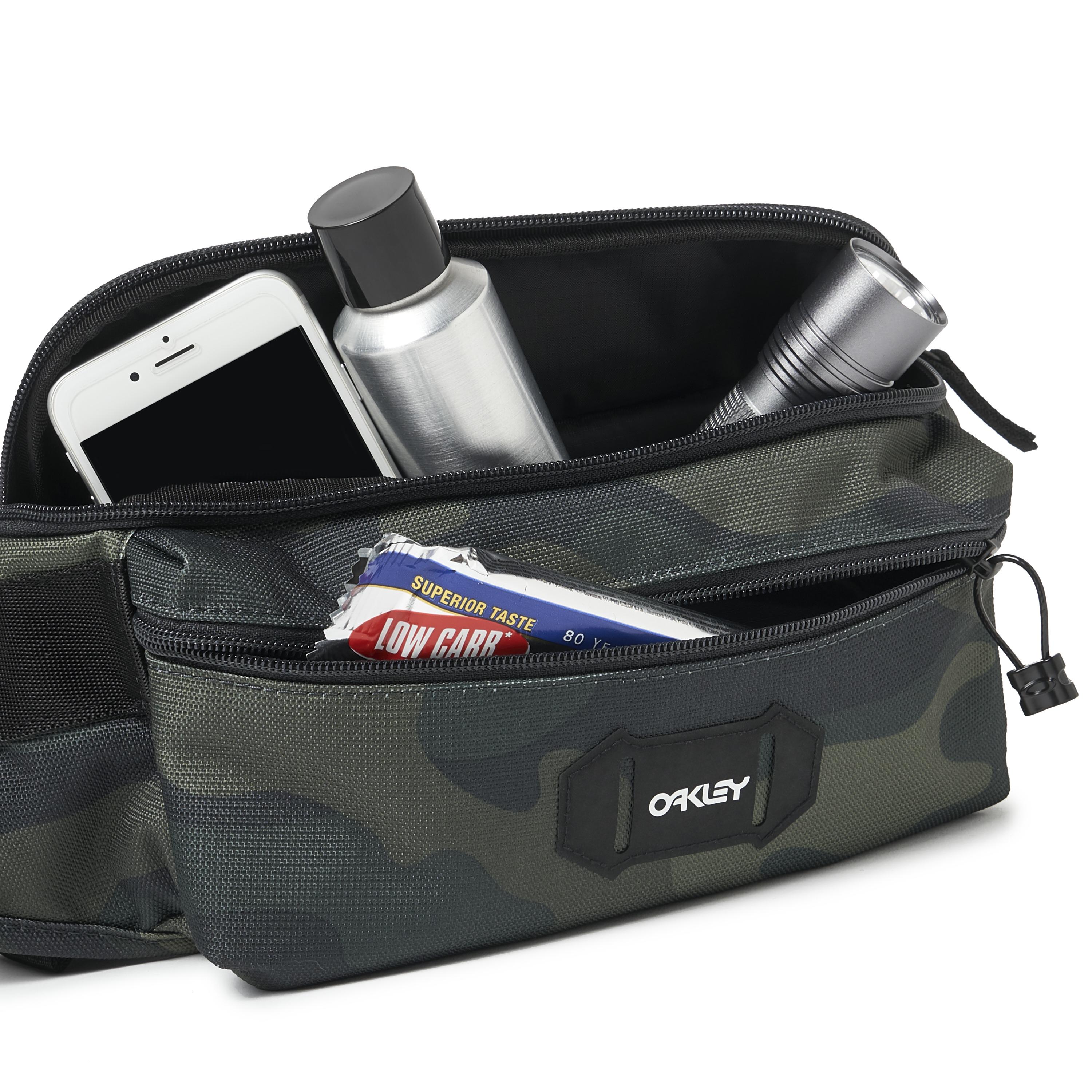 oakley street messenger