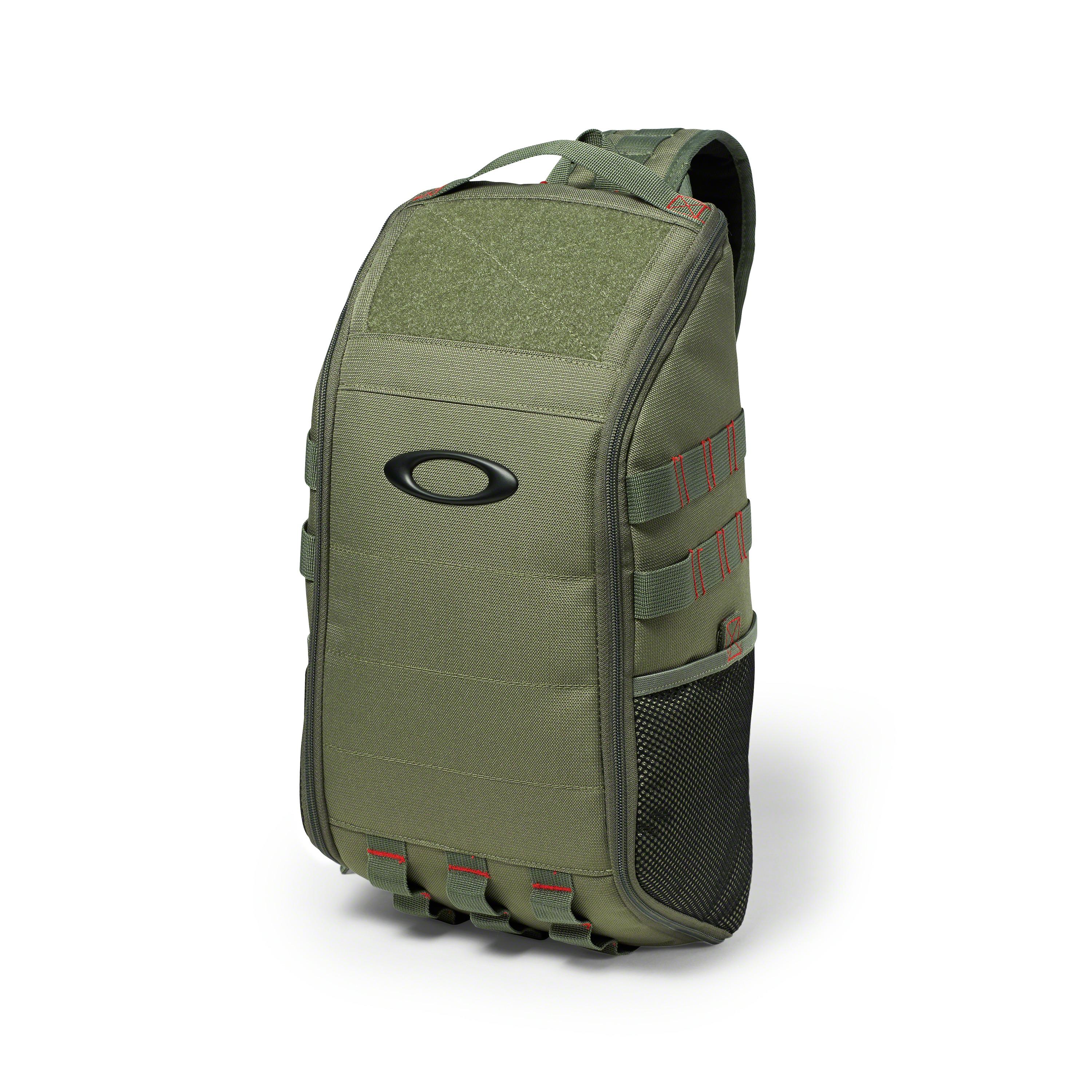 Oakley Fleece Extractor Sling Backpack in Green for Men - Lyst