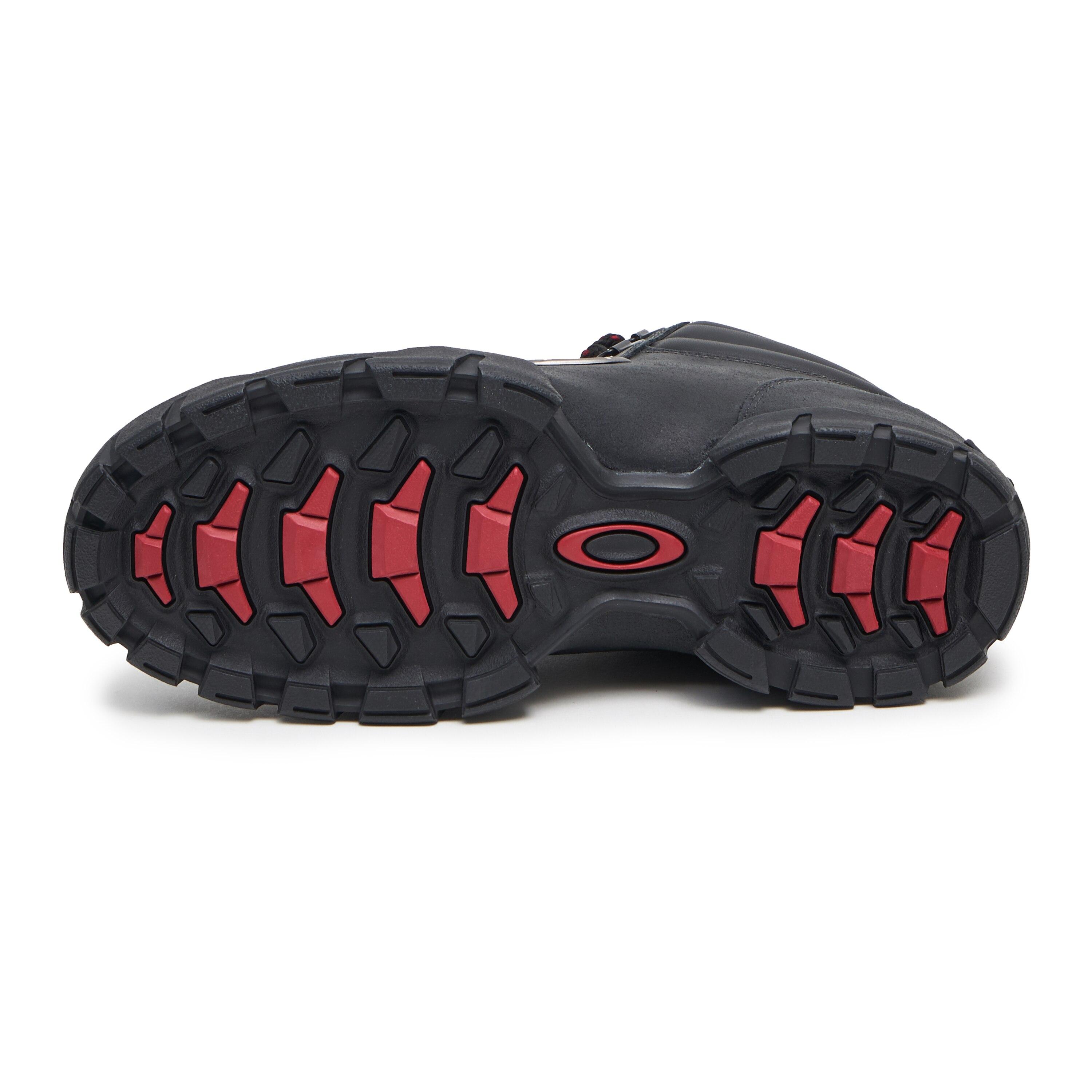 oakley boots black