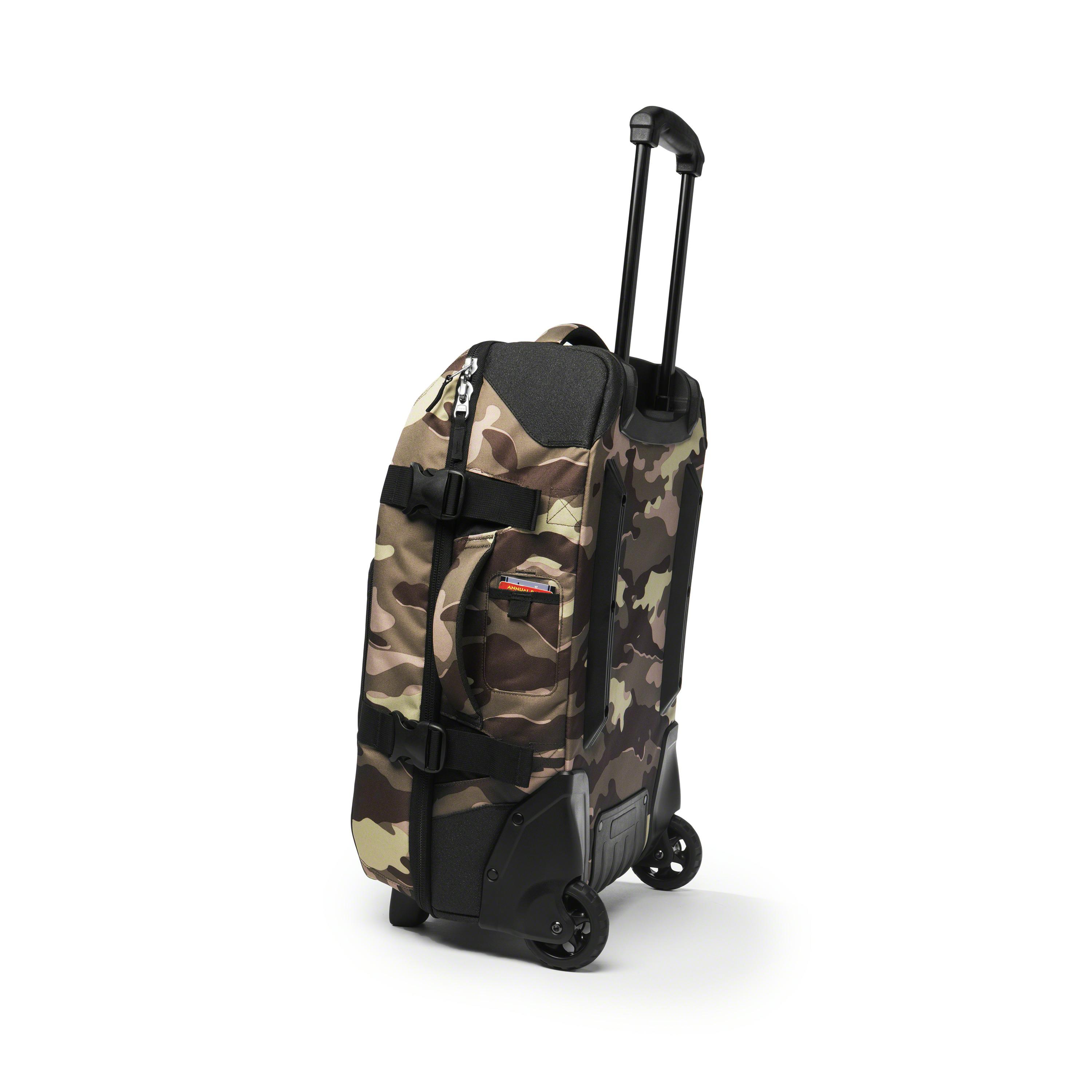Oakley Carry On Roller in Black Lyst