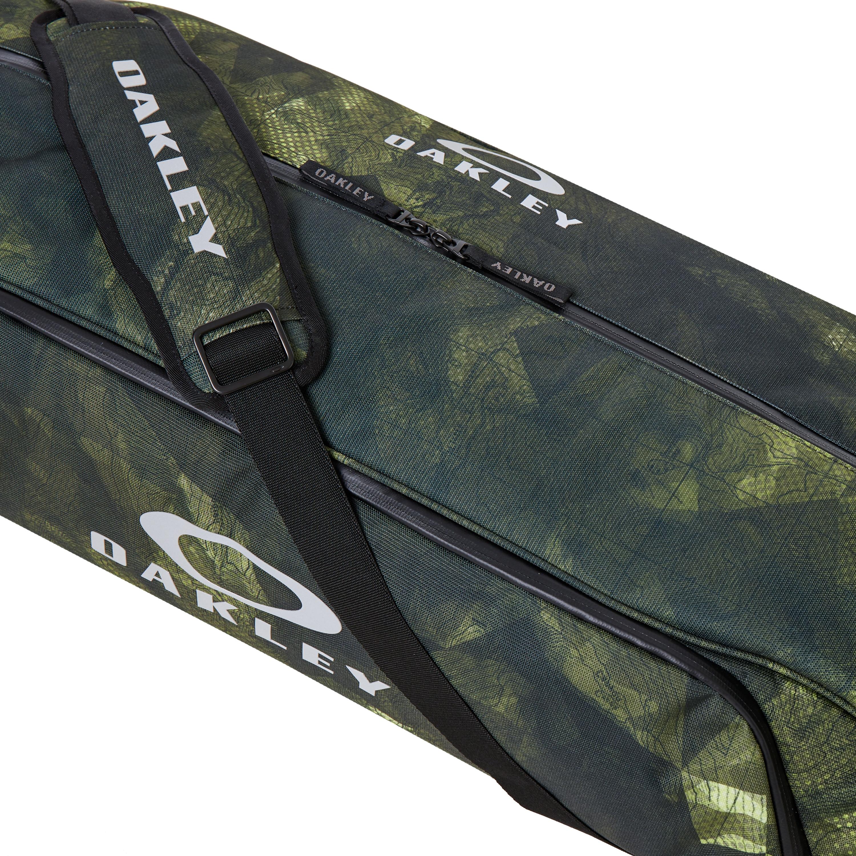 oakley snowboard bag with wheels