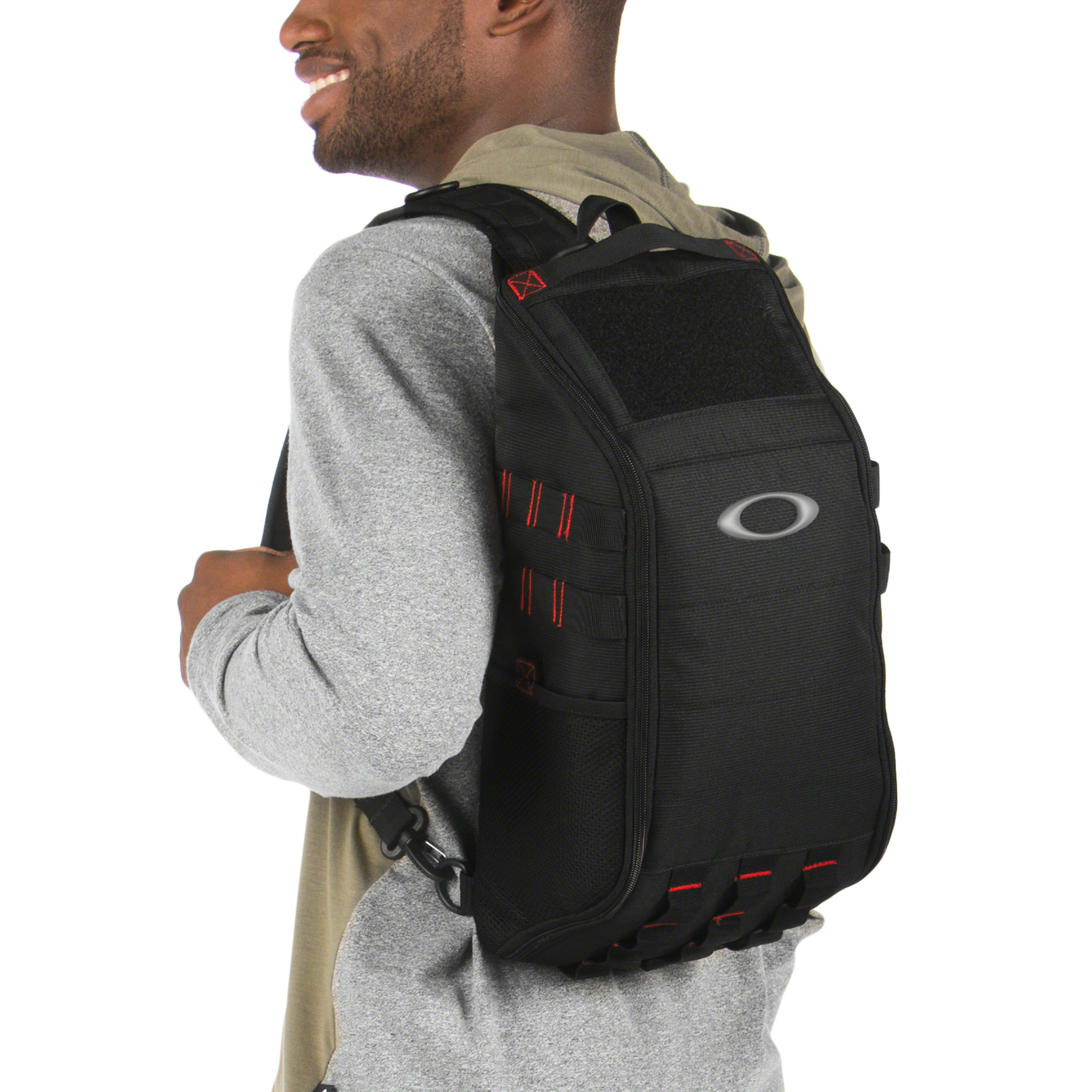 Descubrir 33+ imagen oakley sling backpacks - Abzlocal.mx