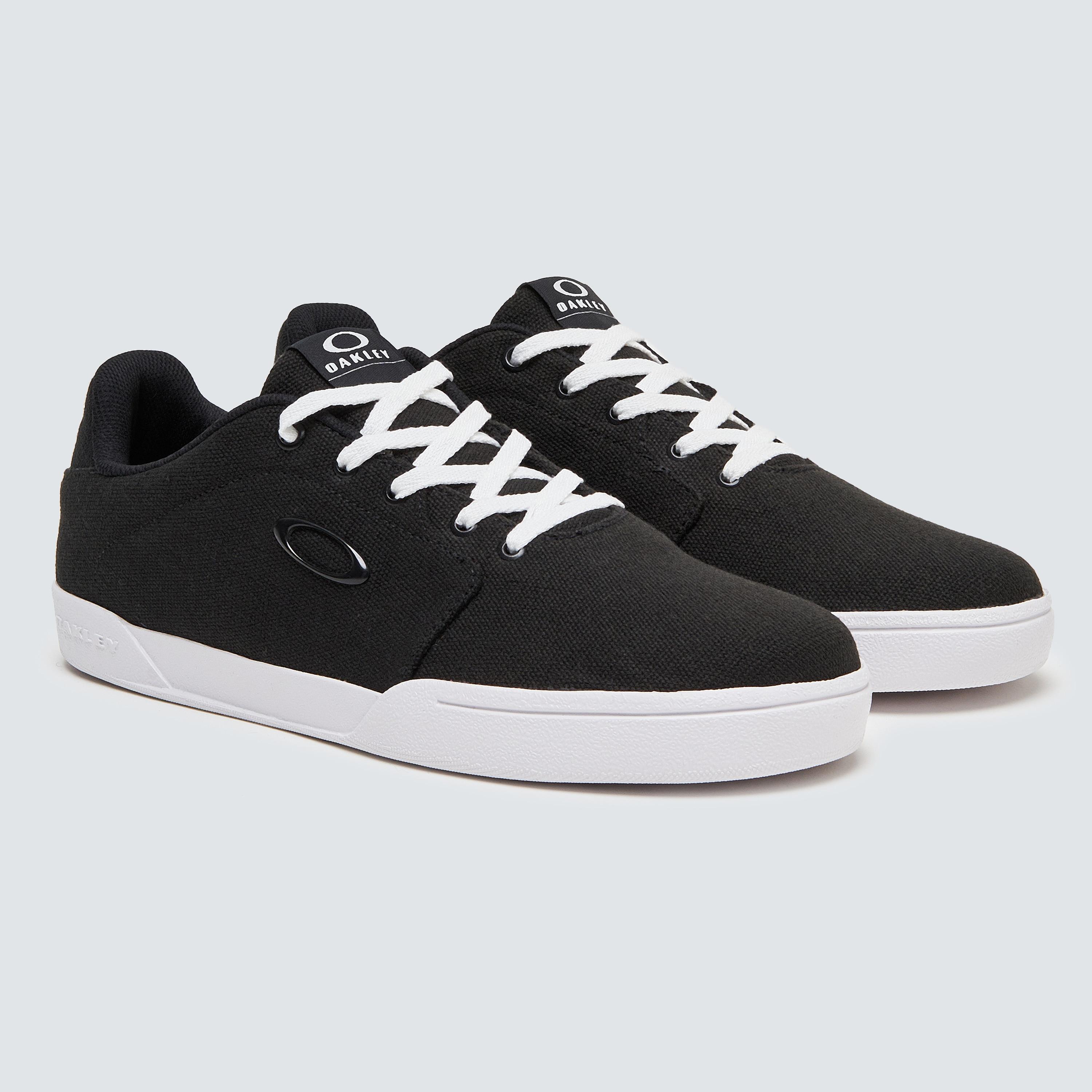 canvas flyer sneaker