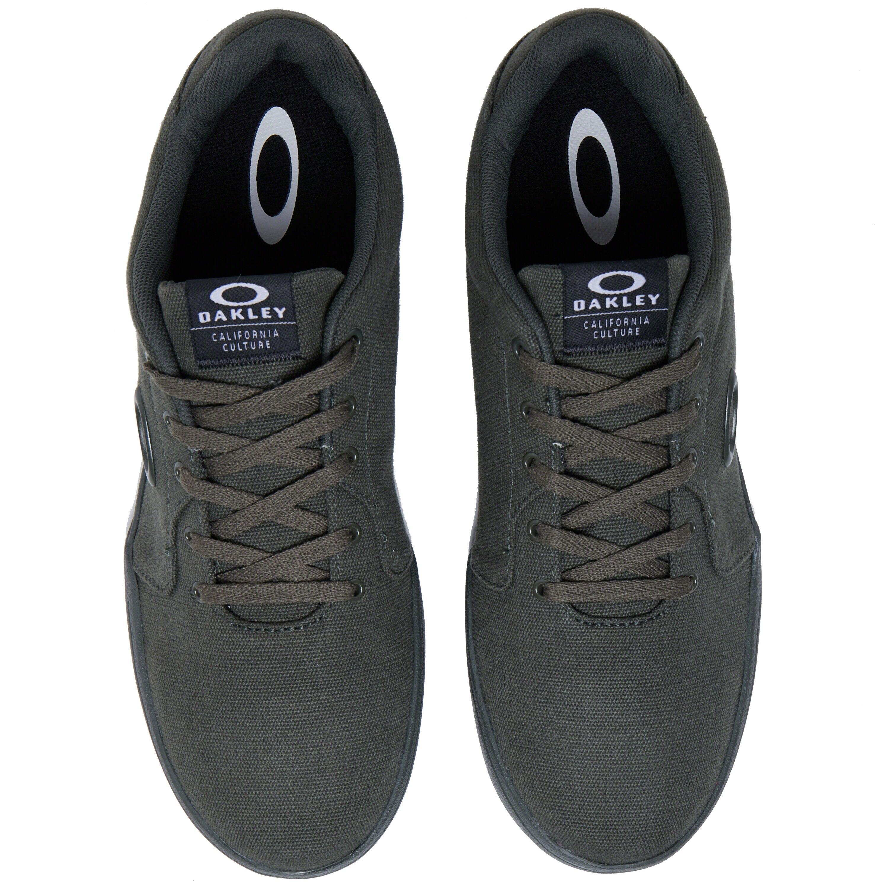 oakley canvas flyer