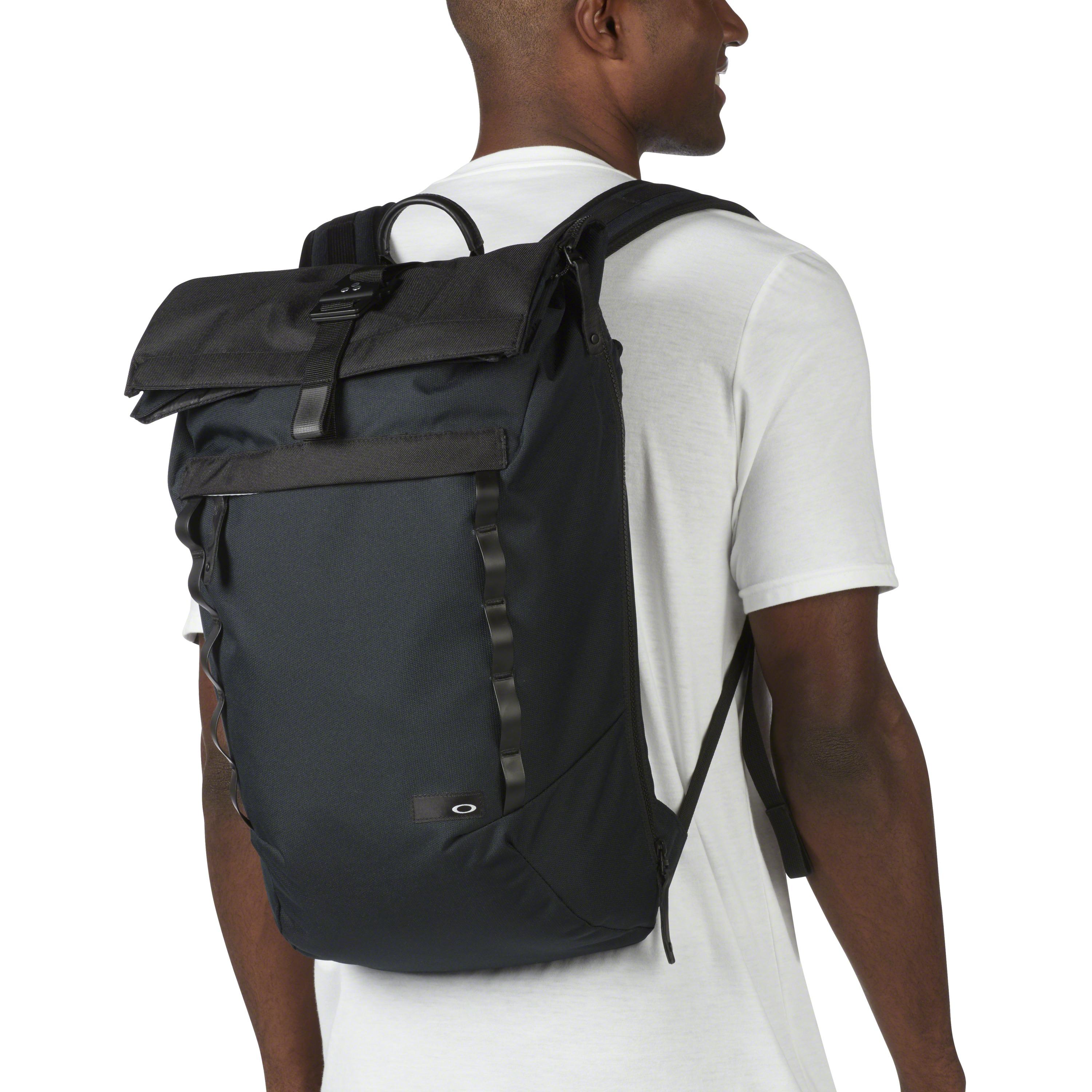 oakley latch backpack
