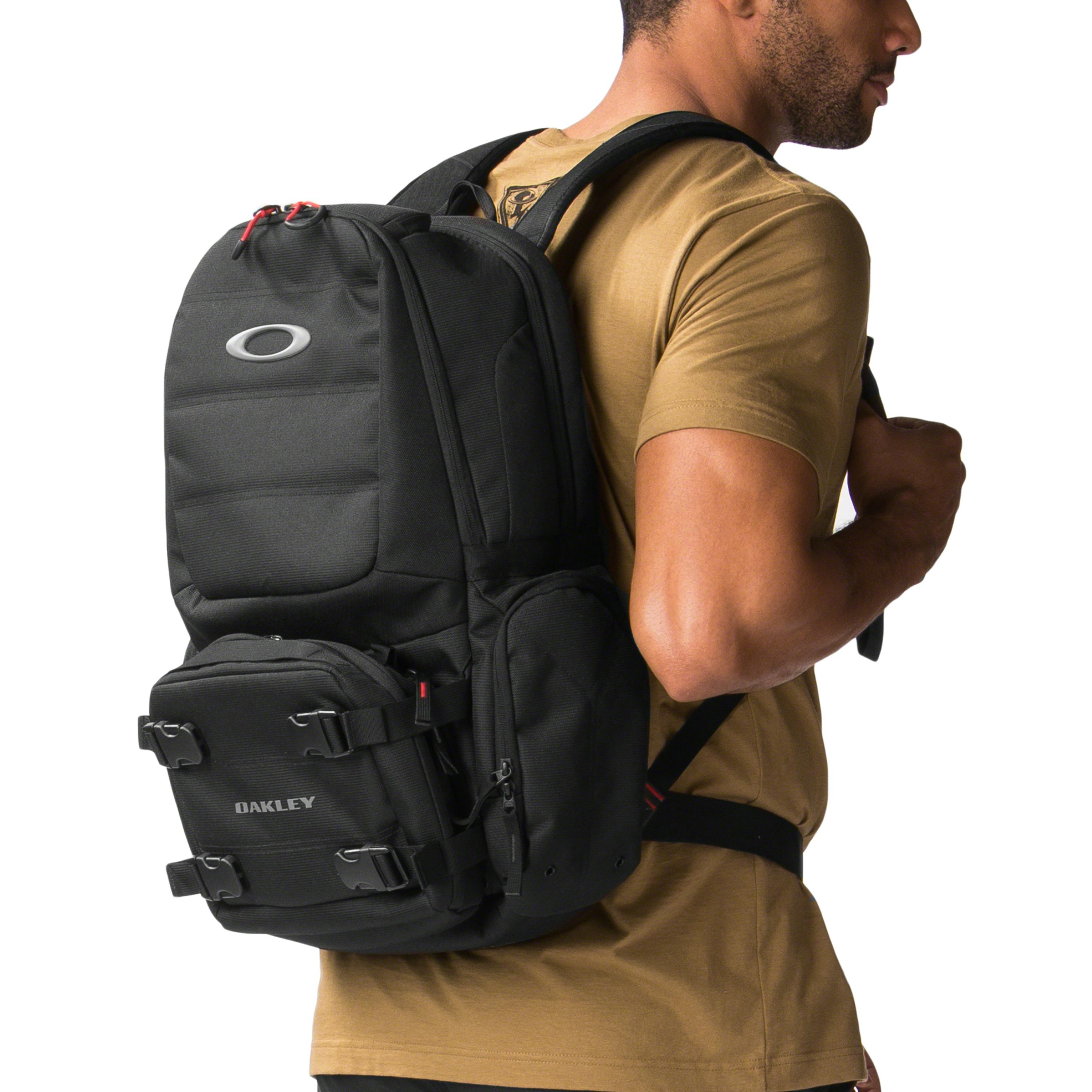 oakley-synthetic-chamber-range-backpack-in-black-for-men-lyst
