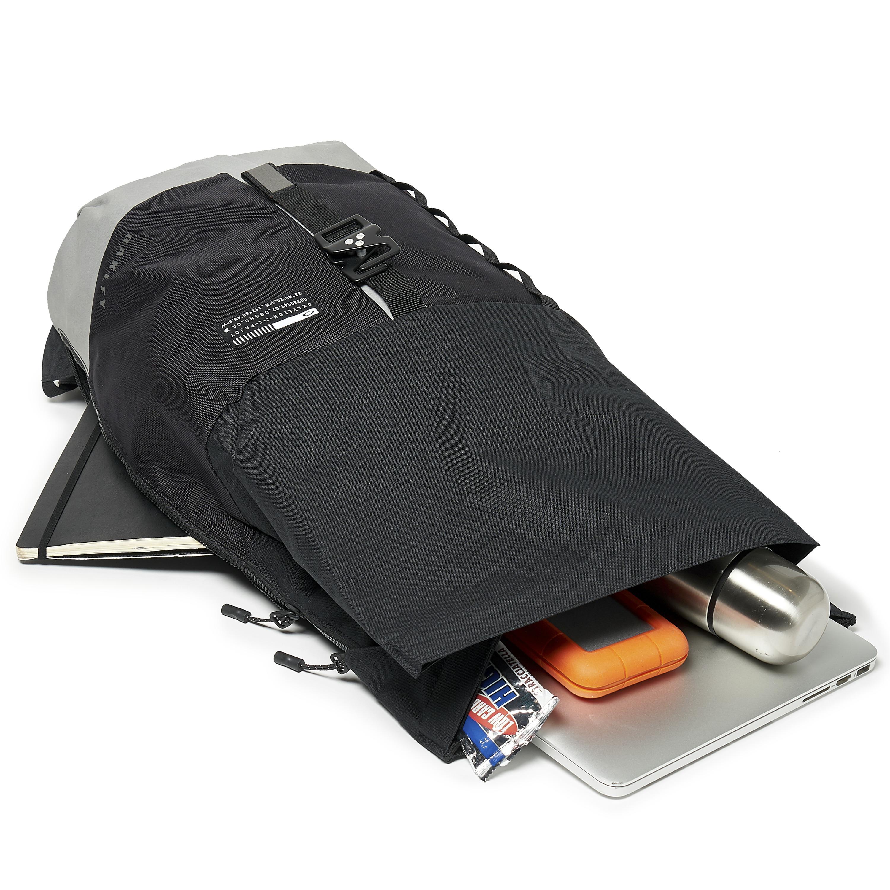 oakley latch backpack
