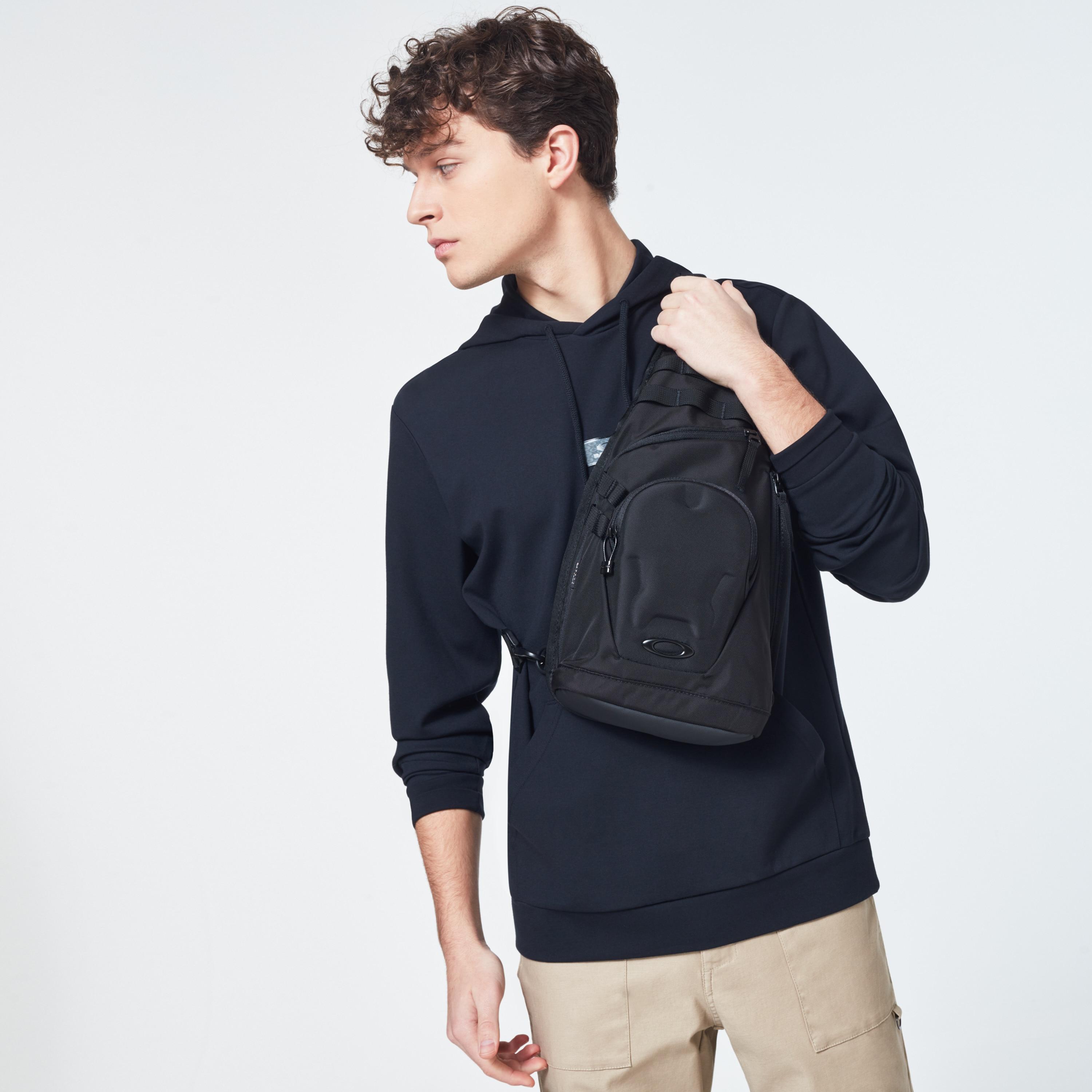 Oakley Icon Body Bag in Black for Men | Lyst
