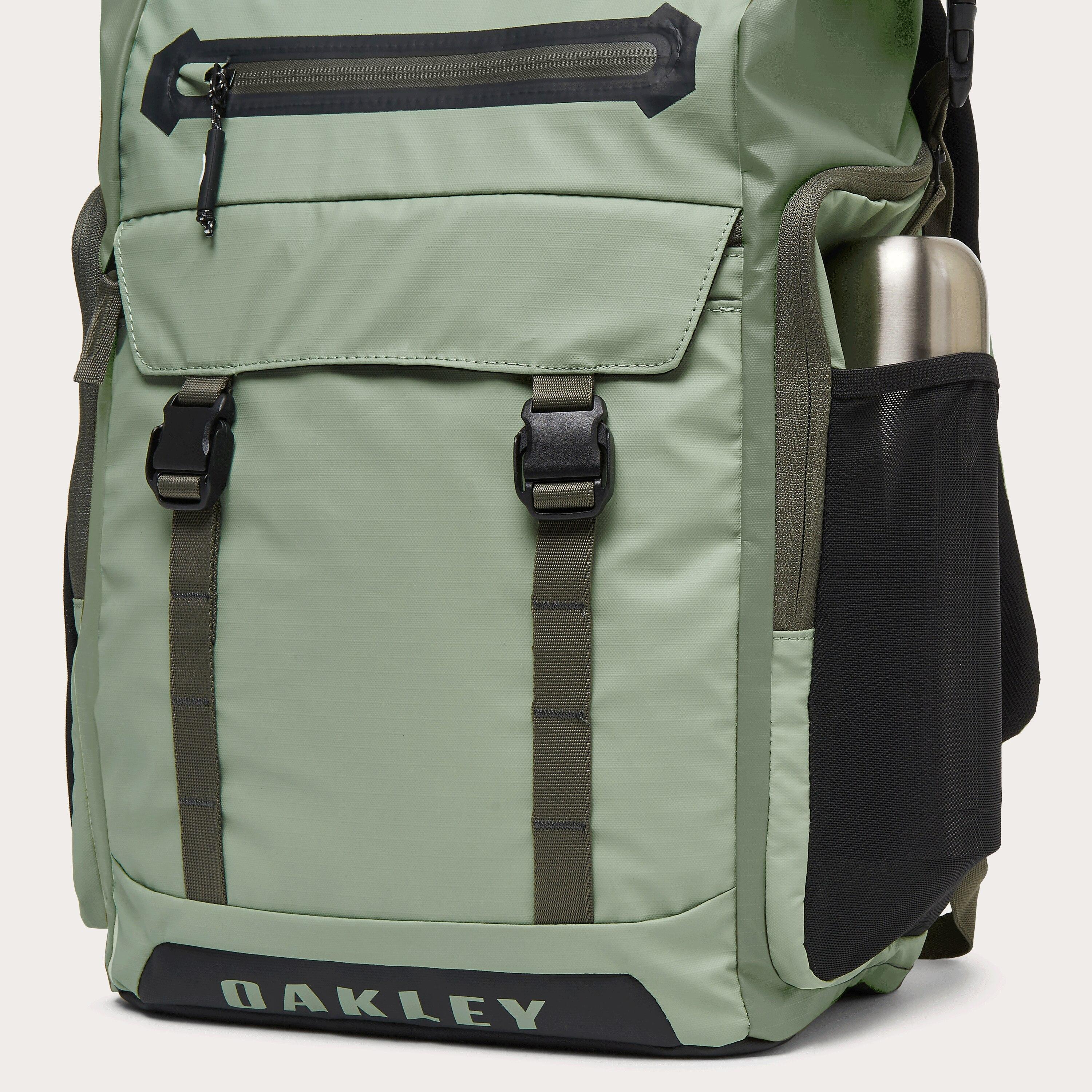Oakley Road Trip Terrain 25l Rc Pack in Green for Men | Lyst