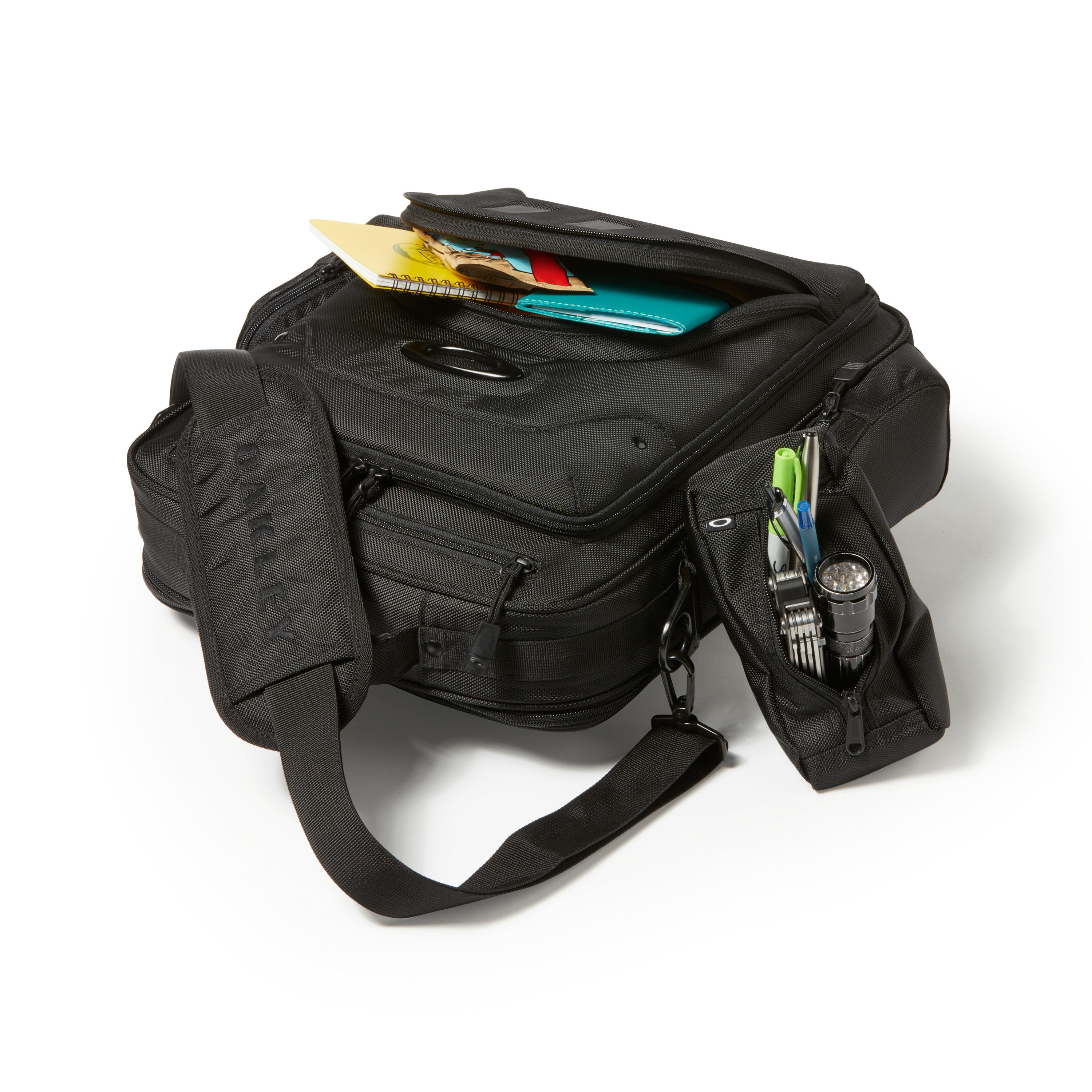Oakley Vertical Messenger 2.0 Backpacks in Black for Men | Lyst