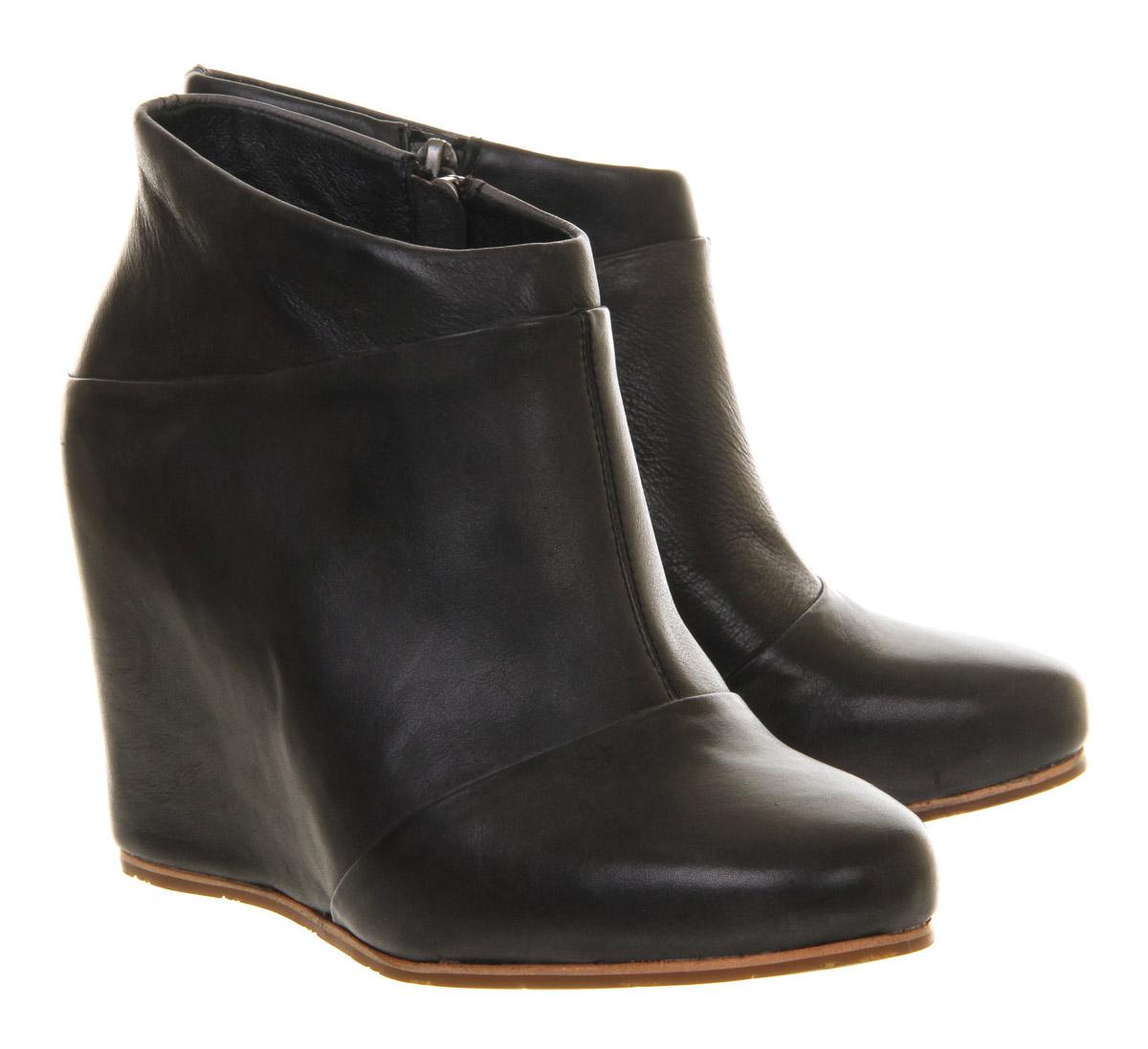 UGG Carmine Leather Wedge Ankle Boots in Black - Lyst
