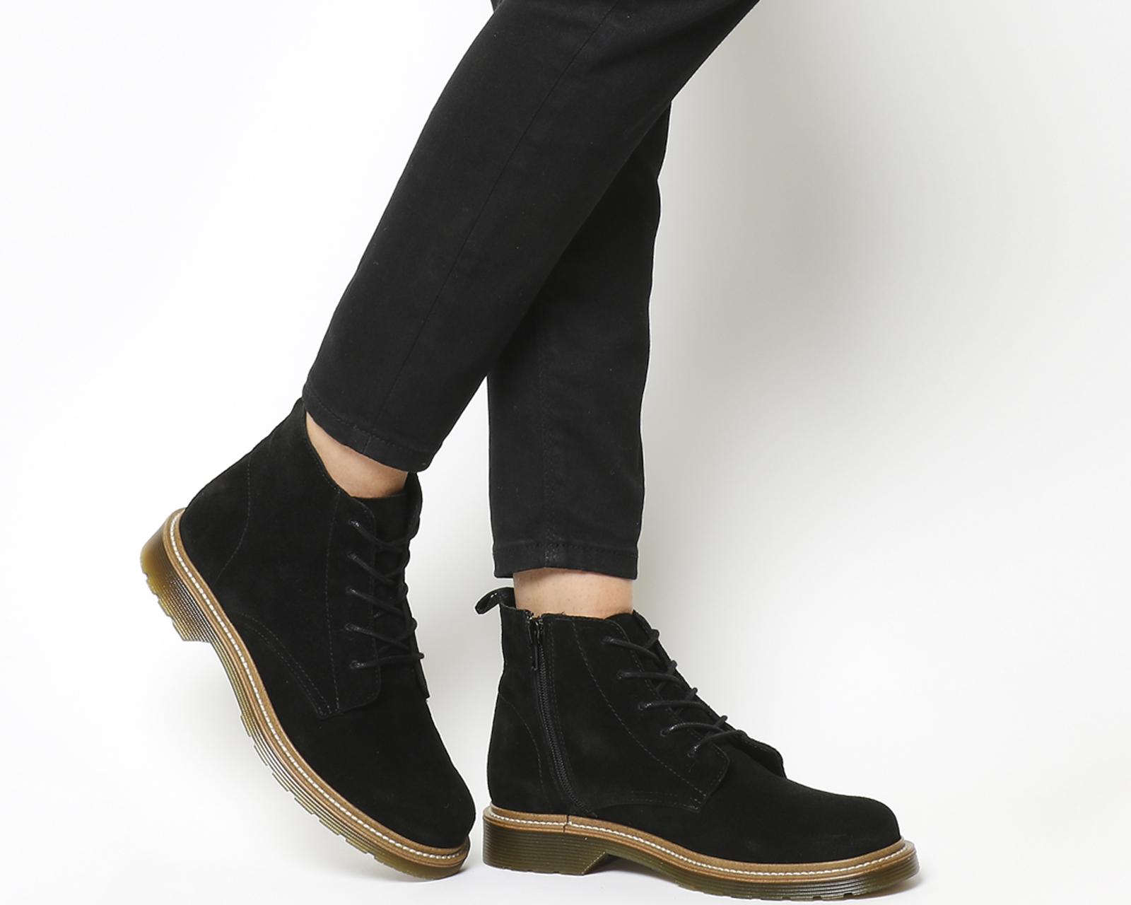 lace up cleated boots
