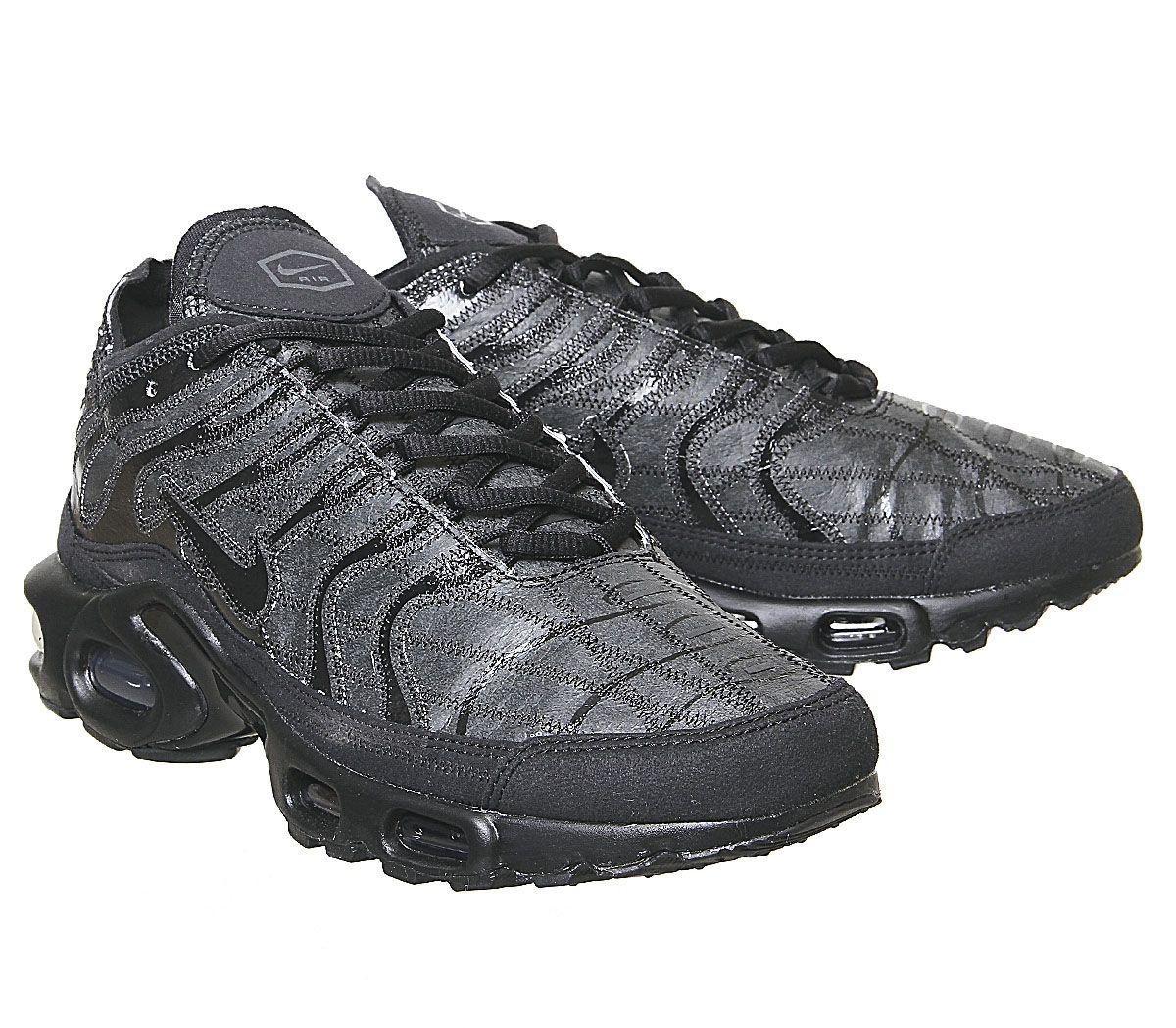 nike air max plus decon black