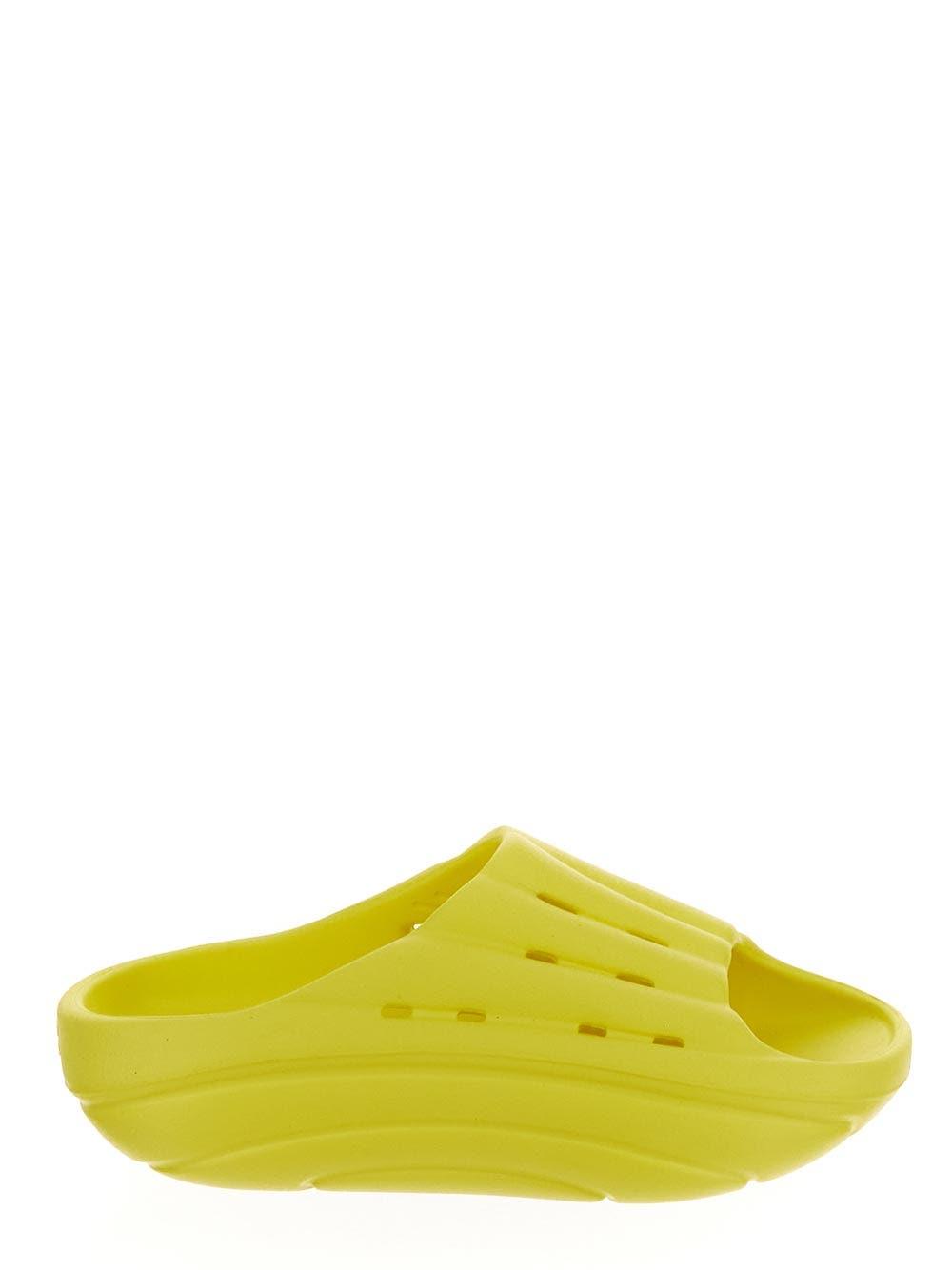 UGG Foamo Slides in Yellow Lyst