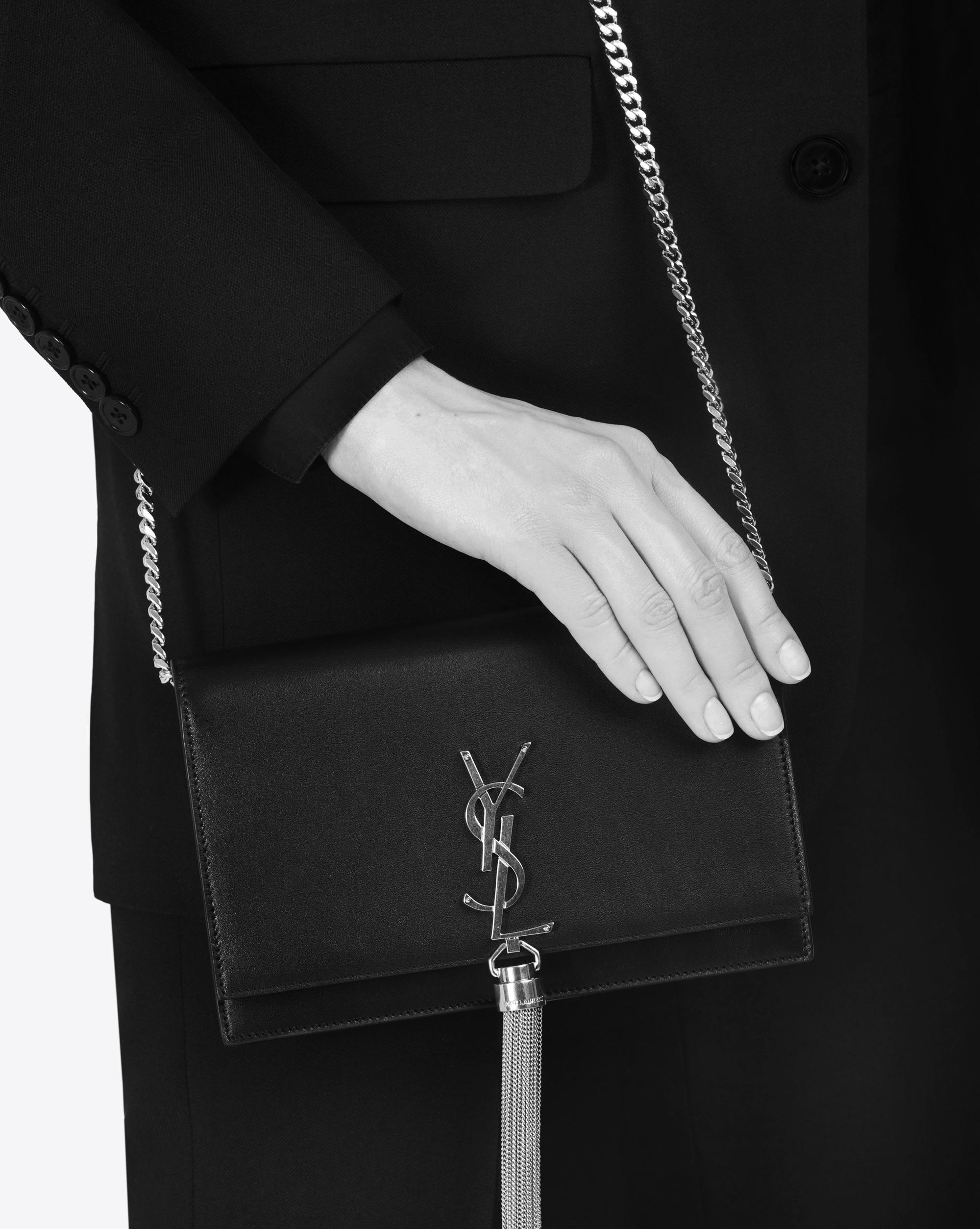 kate chain wallet with tassel in grain de poudre embossed leather