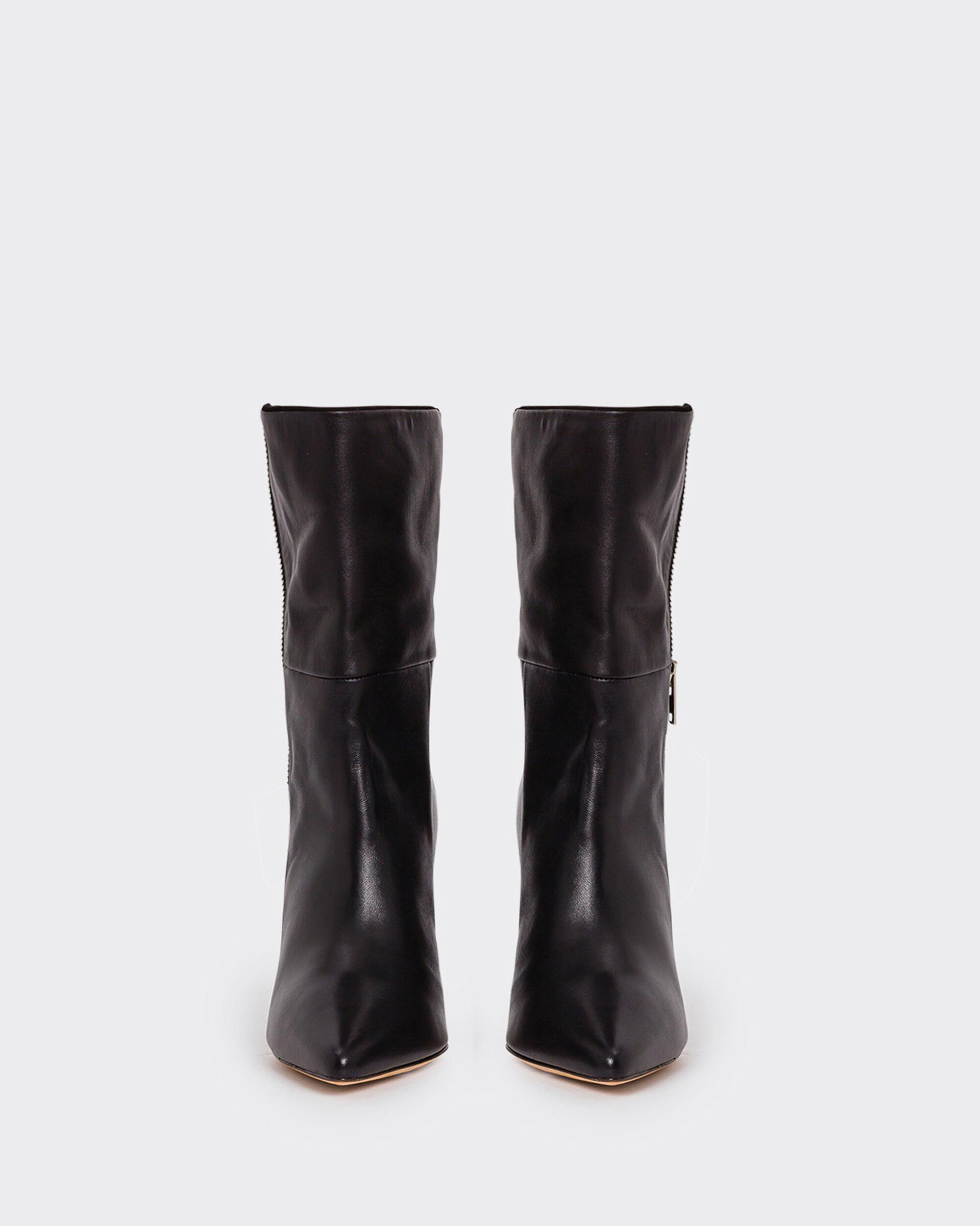 leona boot in black