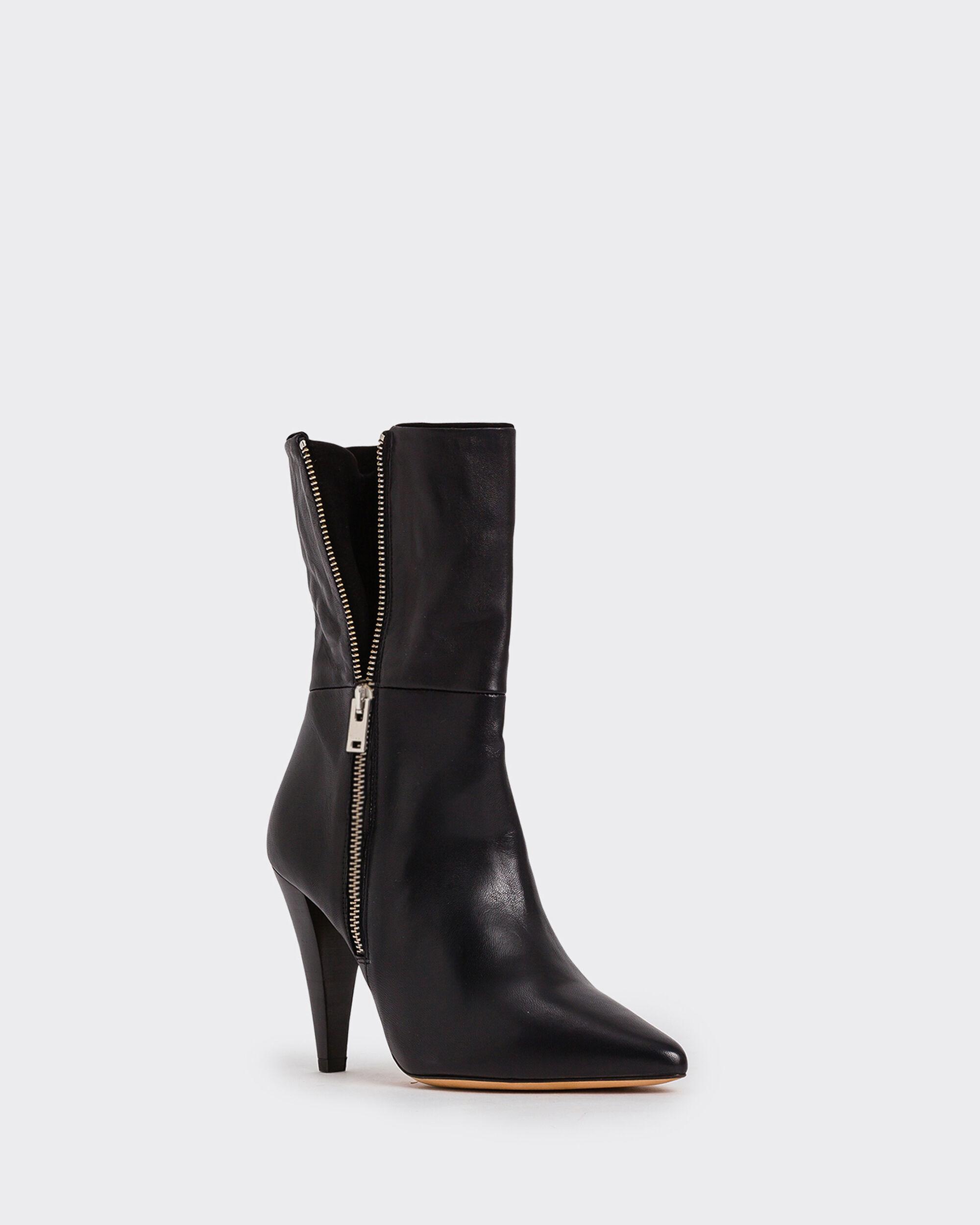 leona boot in black