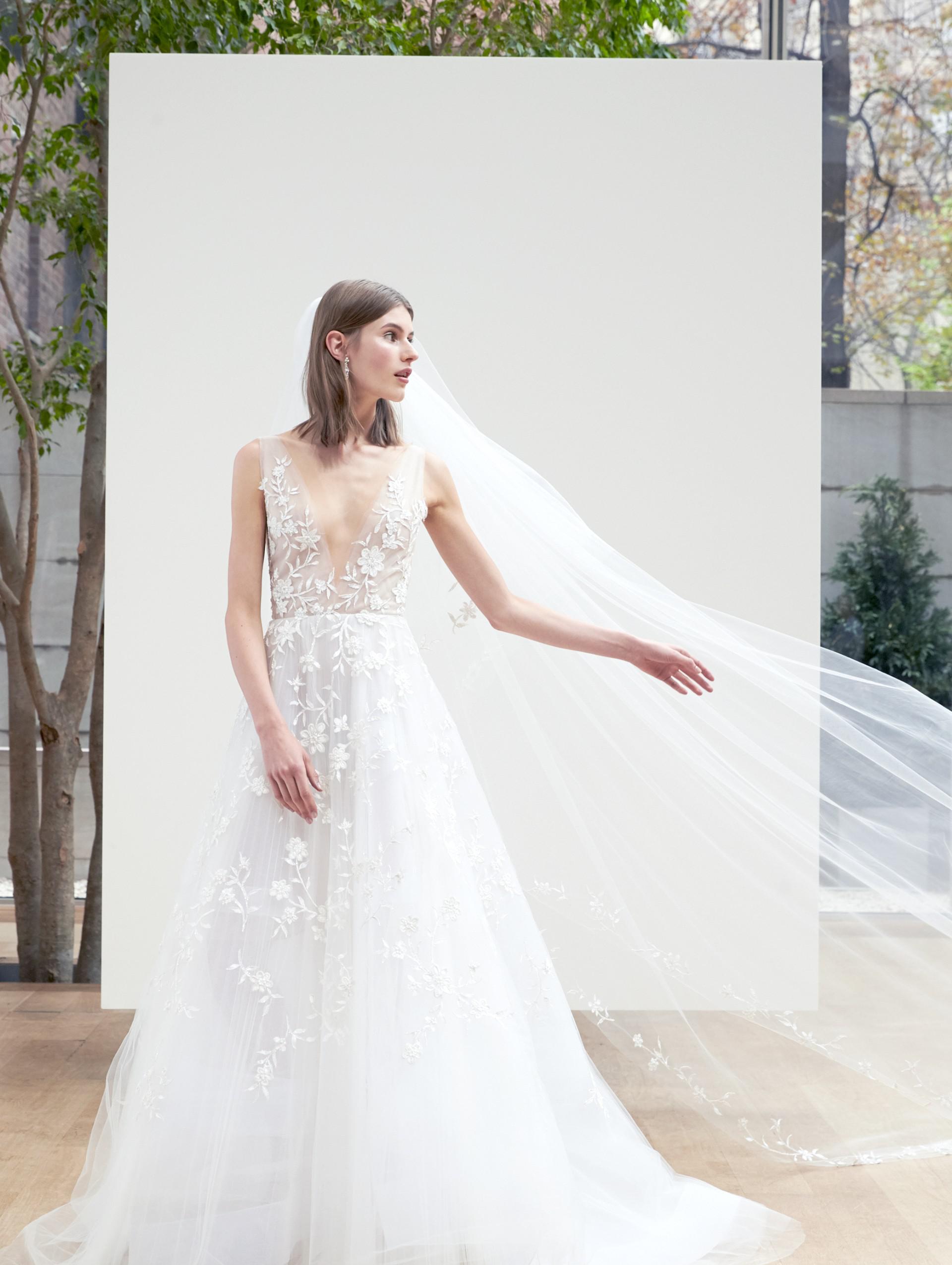 Lyst Oscar De La A Embroidered Tulle Luvi Gown In White Gallery