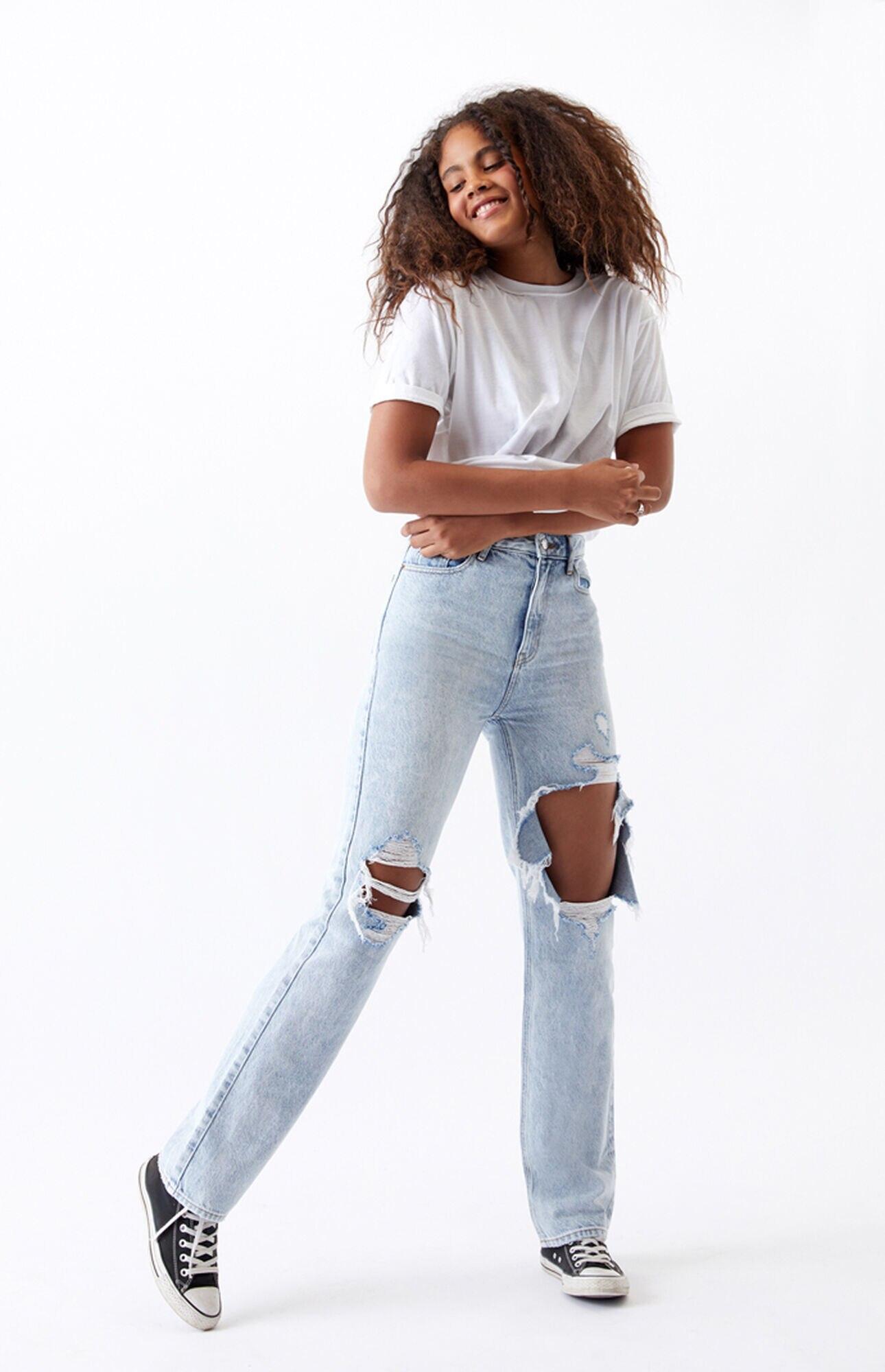light 90s boyfriend jeans