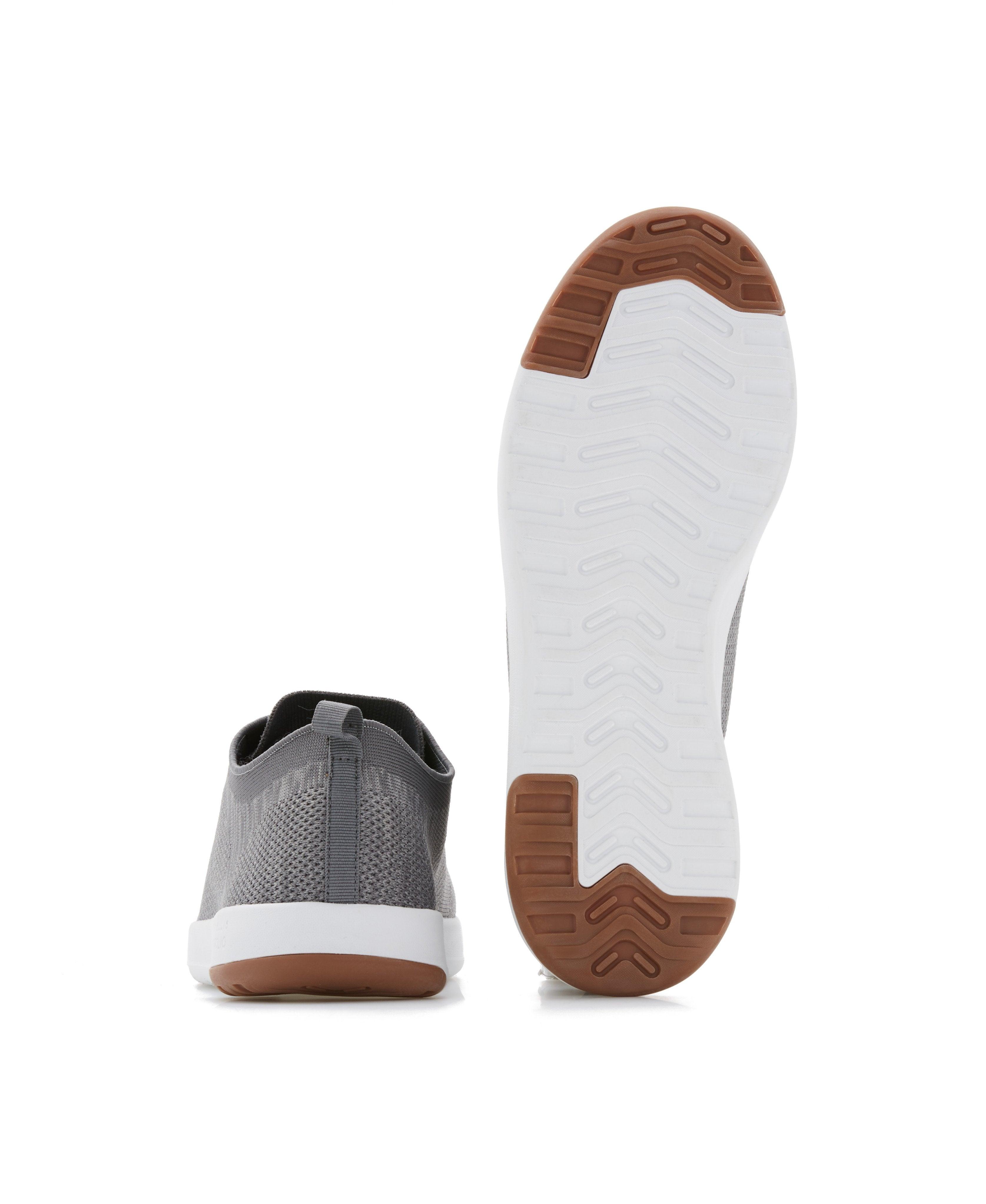 Perry Ellis Tread Sneaker in Gray for 
